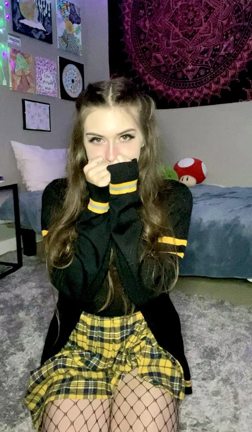 Cum play with the little hufflepuff 😏😈