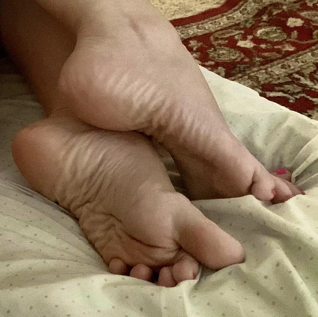 Cum slap your cock on my feet!❤️