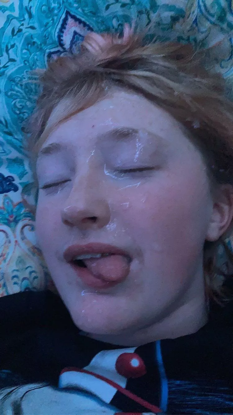 Cummed all over her face 😝