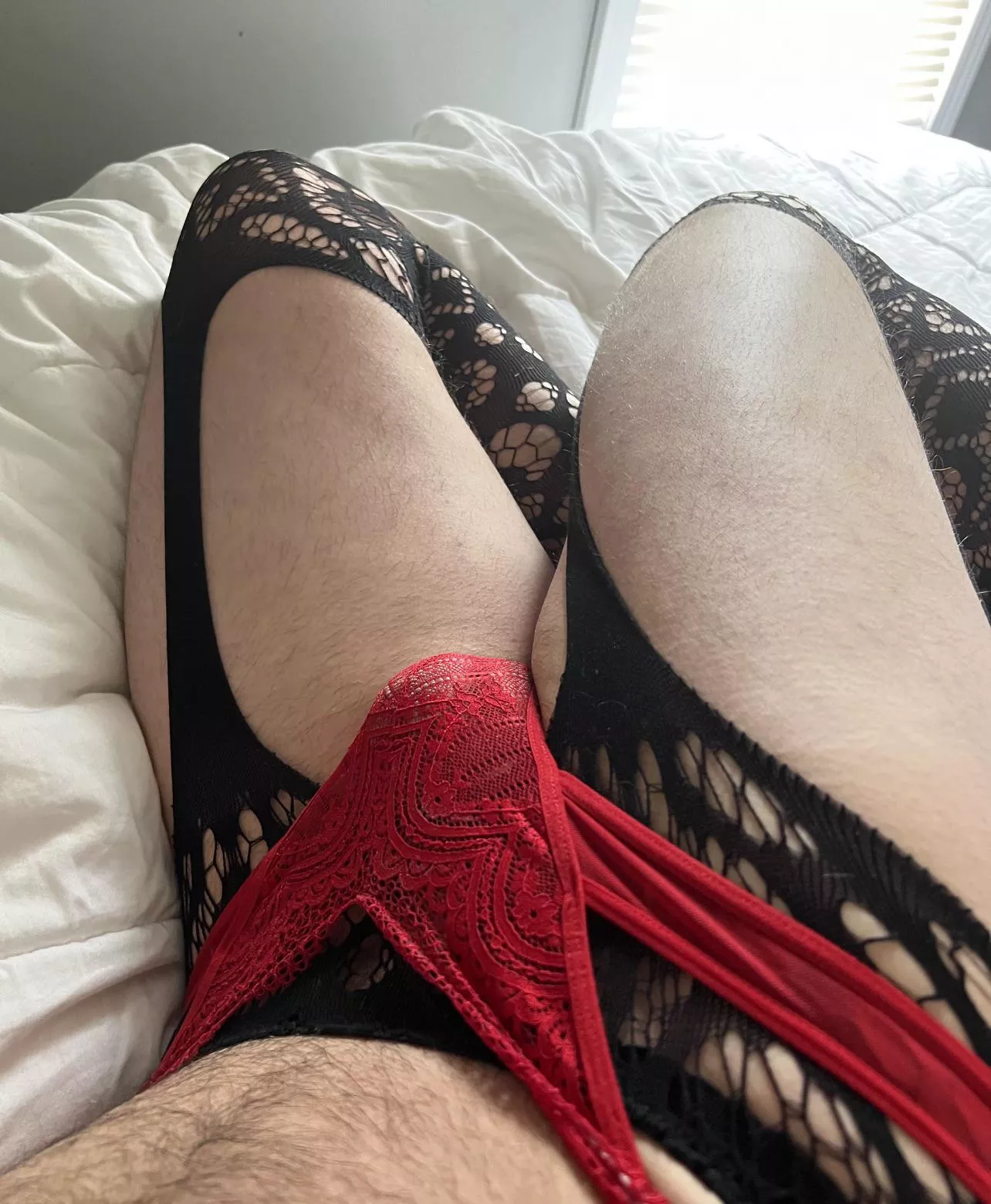 Cumming in these red panties feels so good! 💦