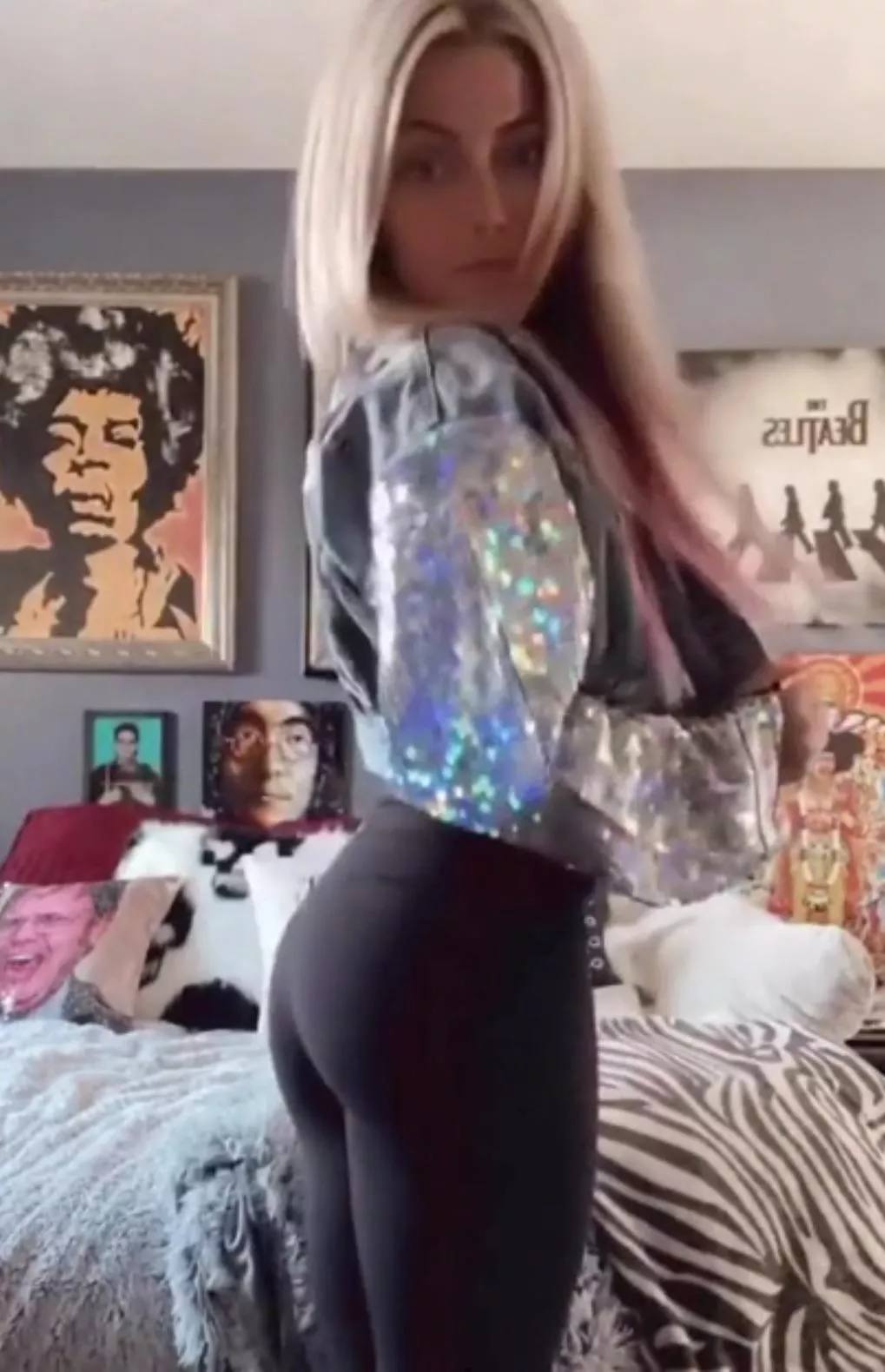 Cute butt in leggings 🍑☺️