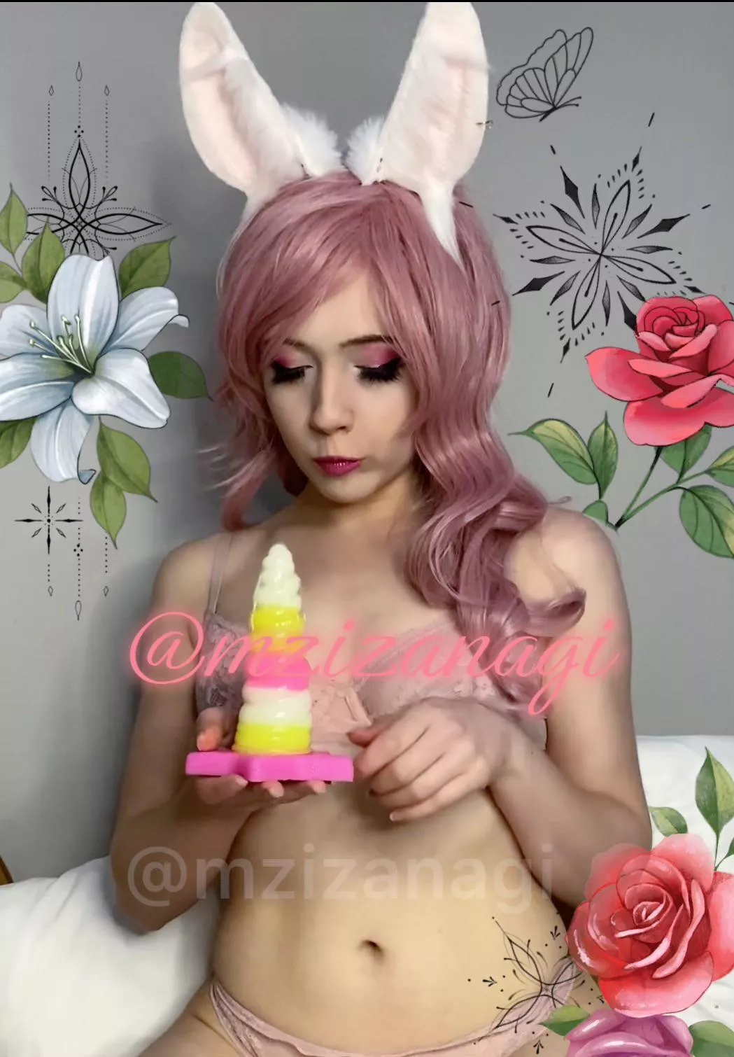 cute lil bunny with a cute lil dildo 💘