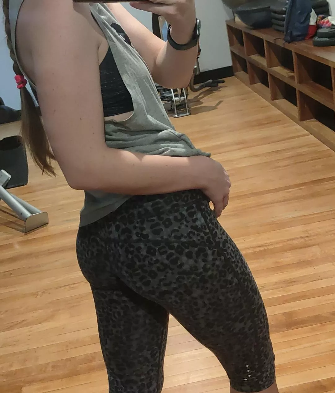 cute lil gym butt, what's your fav exercise? 💪🏻