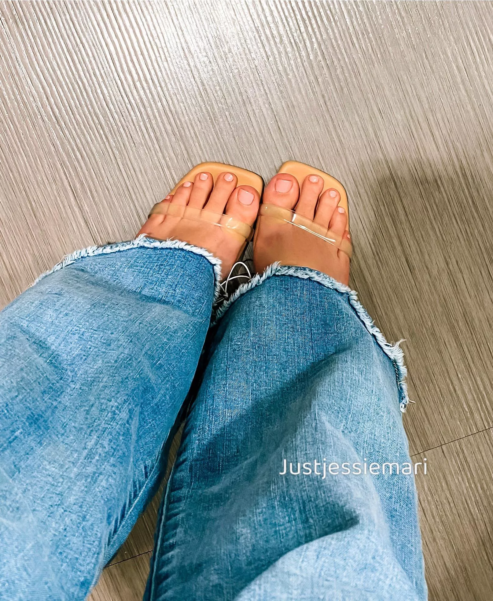 Cute shoes… and toes