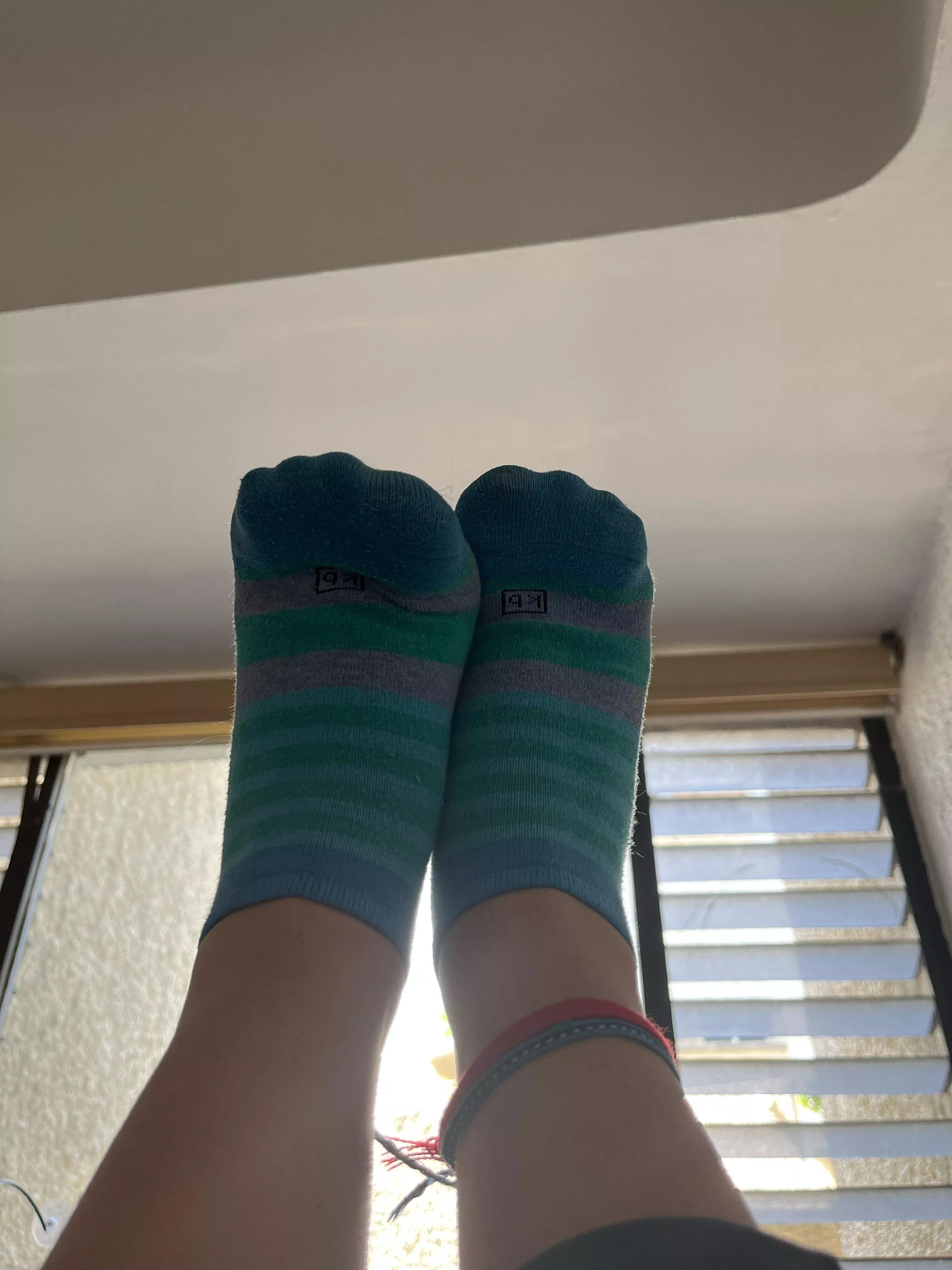 Cute socks and spread toes 🥰 [female]