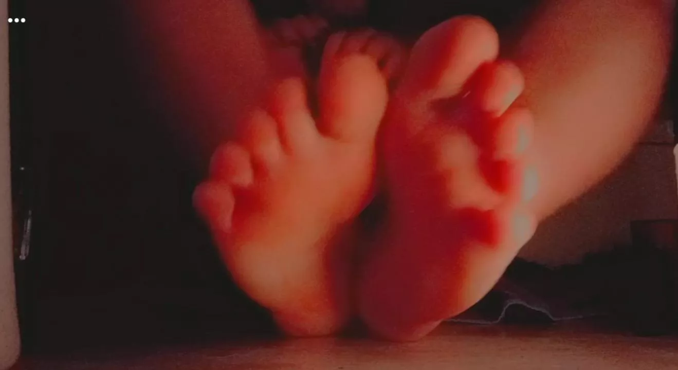 cute soft feet for yall ^^