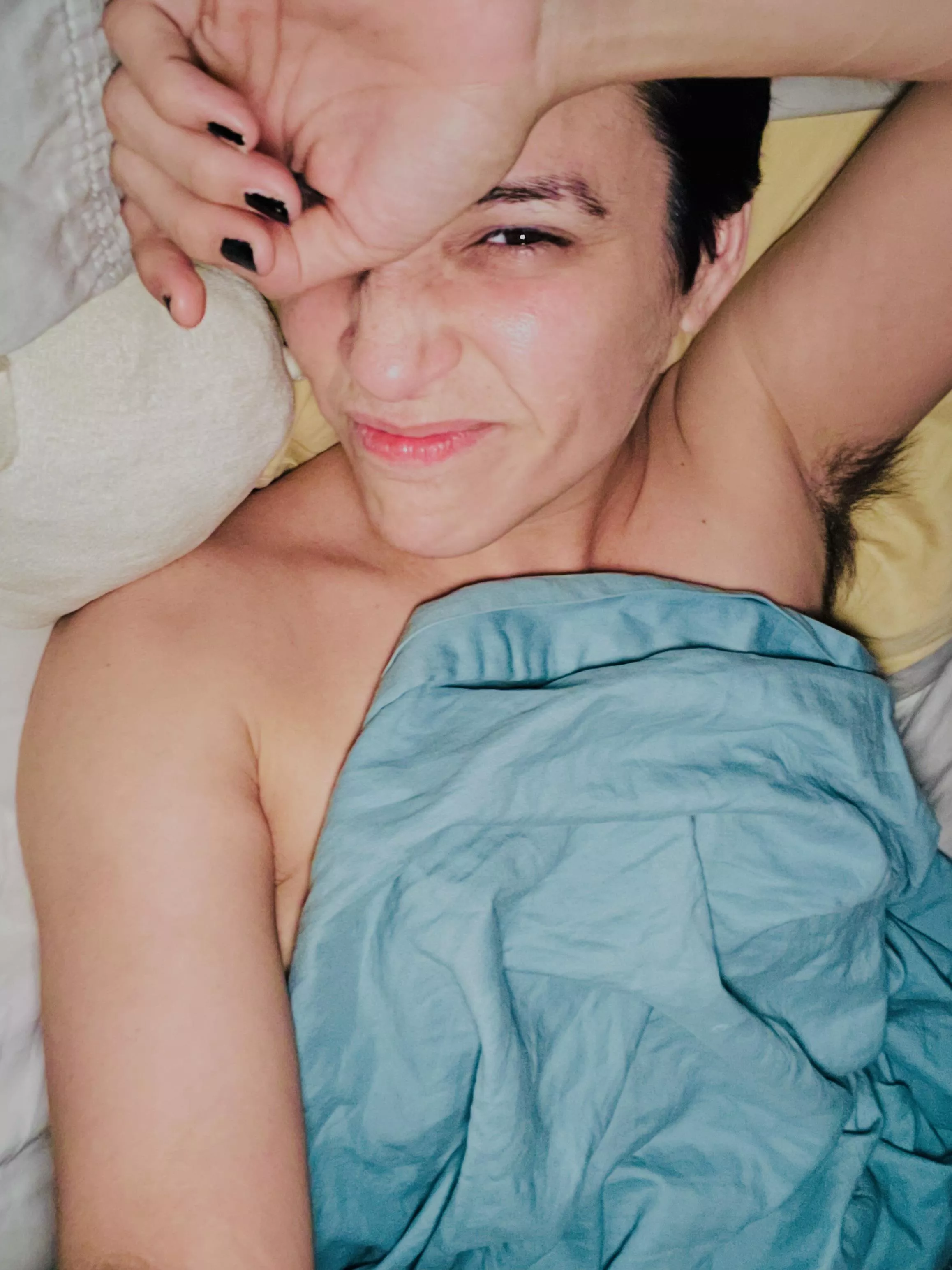 Cutie locked in bed with a peek of long, wispy armpit hair that I absolutely adore [oc]