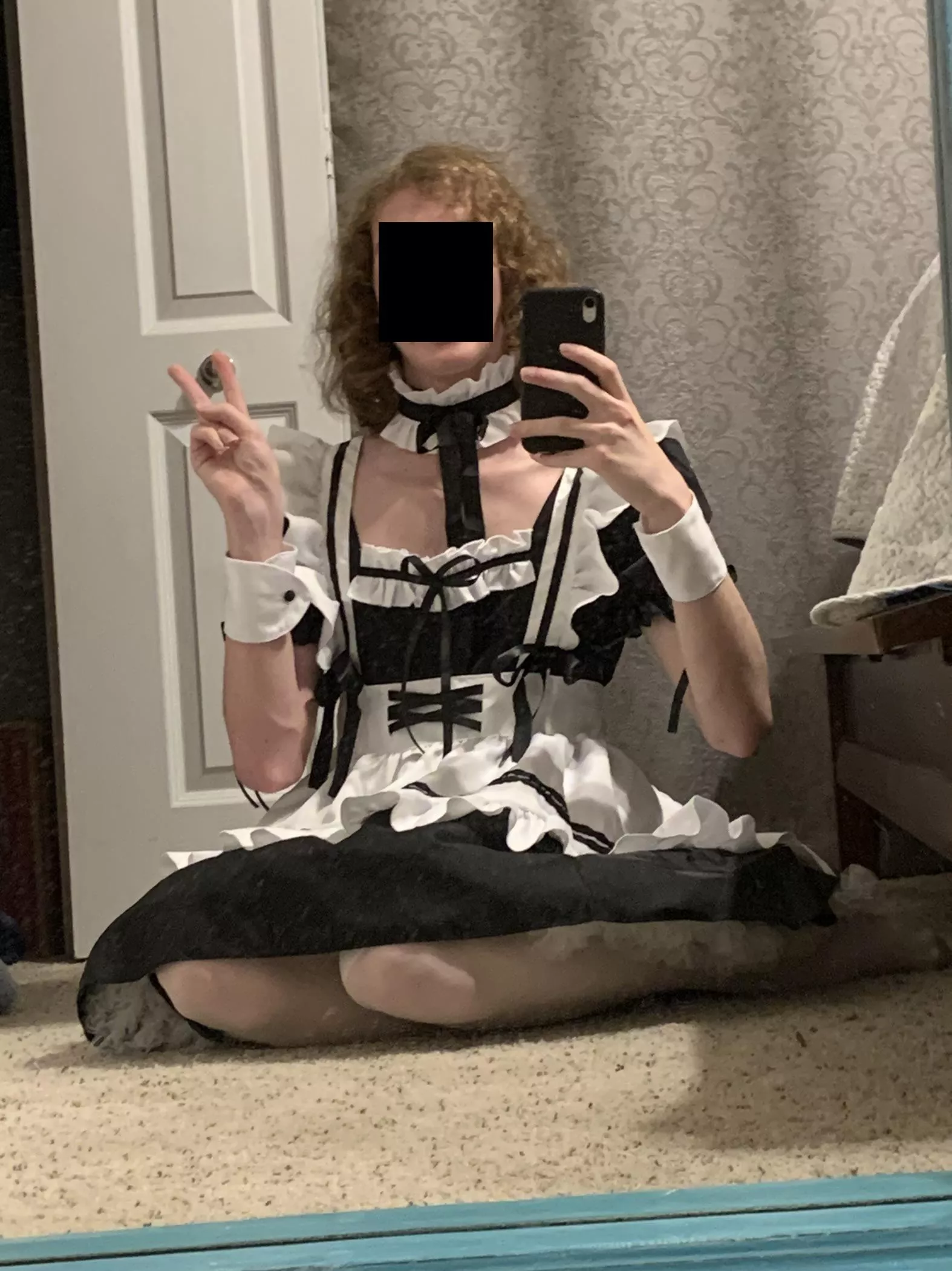 Da femboy in da maid outfit 😳