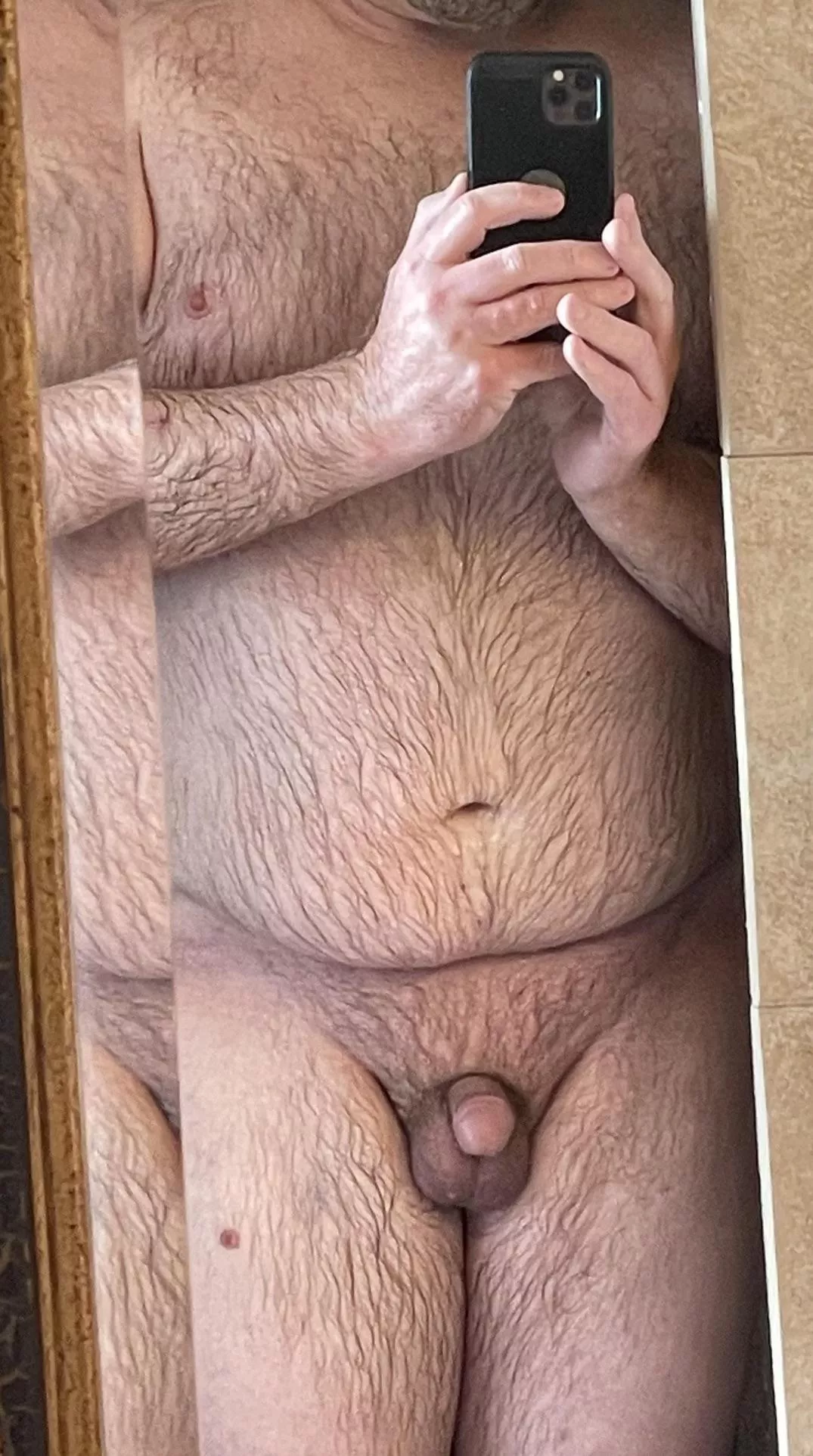 Dad bod fresh out of the shower.