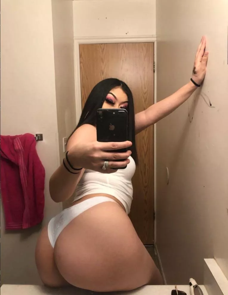 Daddy my ass needs to be spanked😩