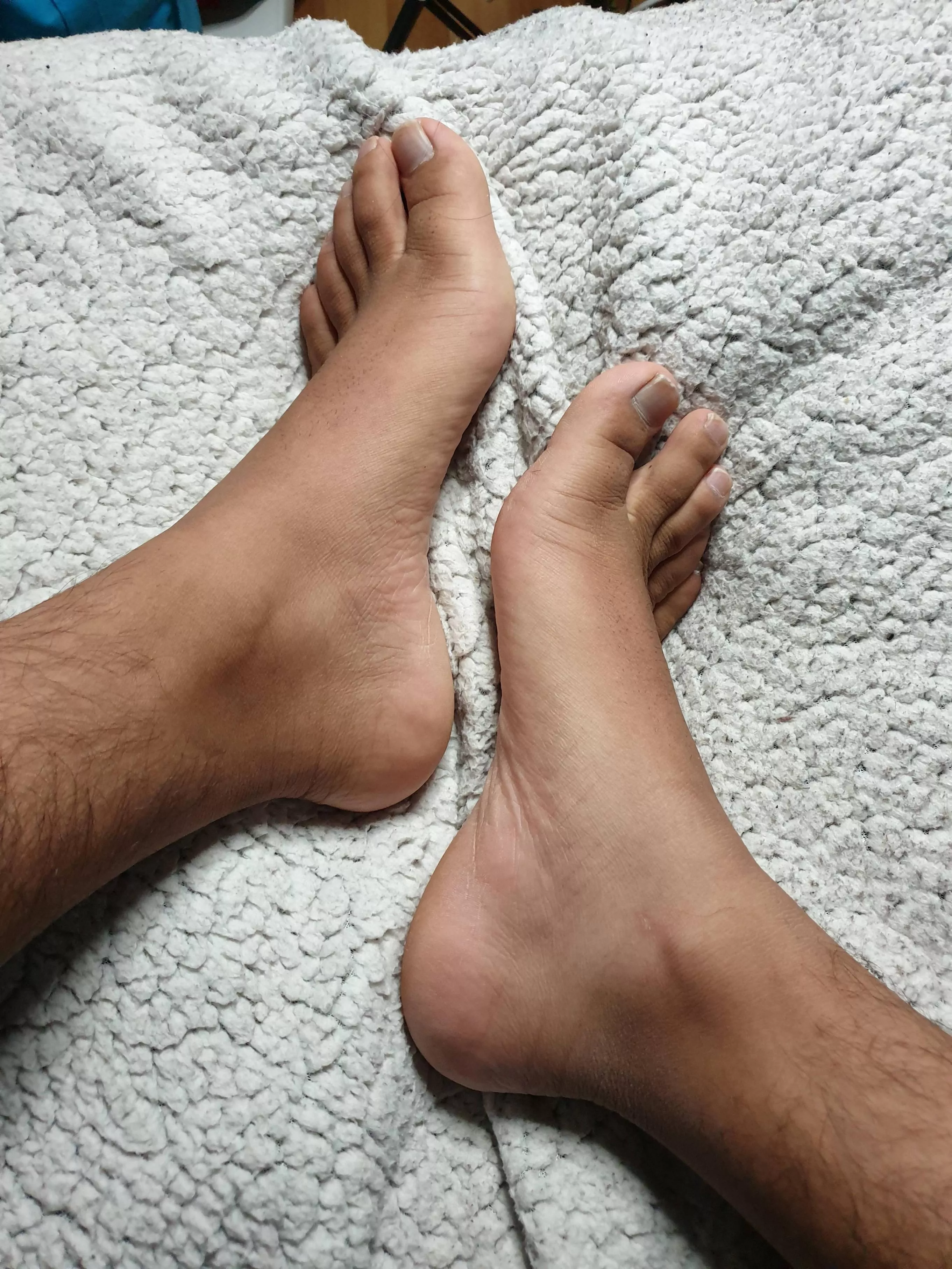 Daddy's freshly moistured feet, all yours if you're a good boy