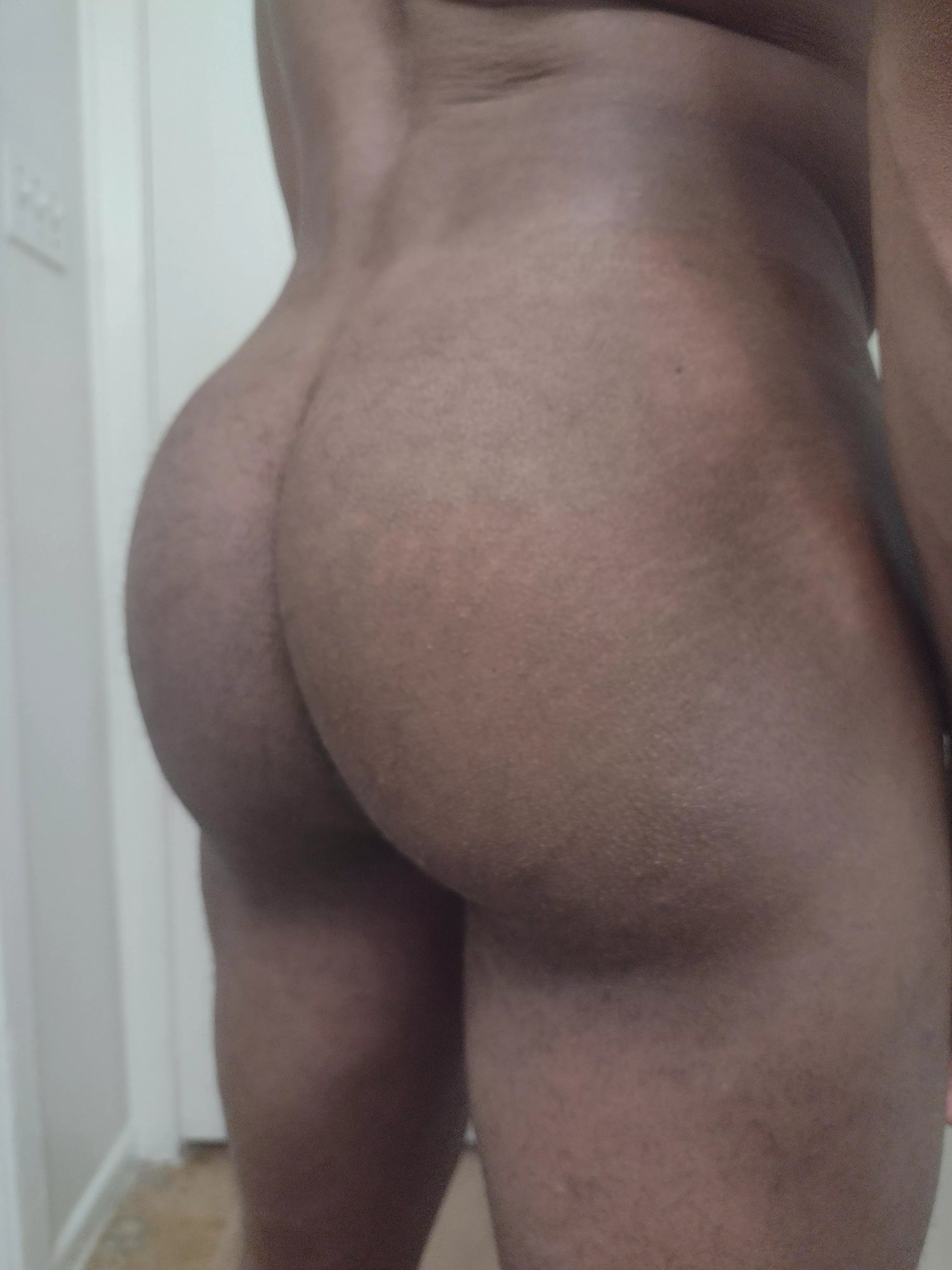 Damn, doing calisthenics really got my ass looking good.