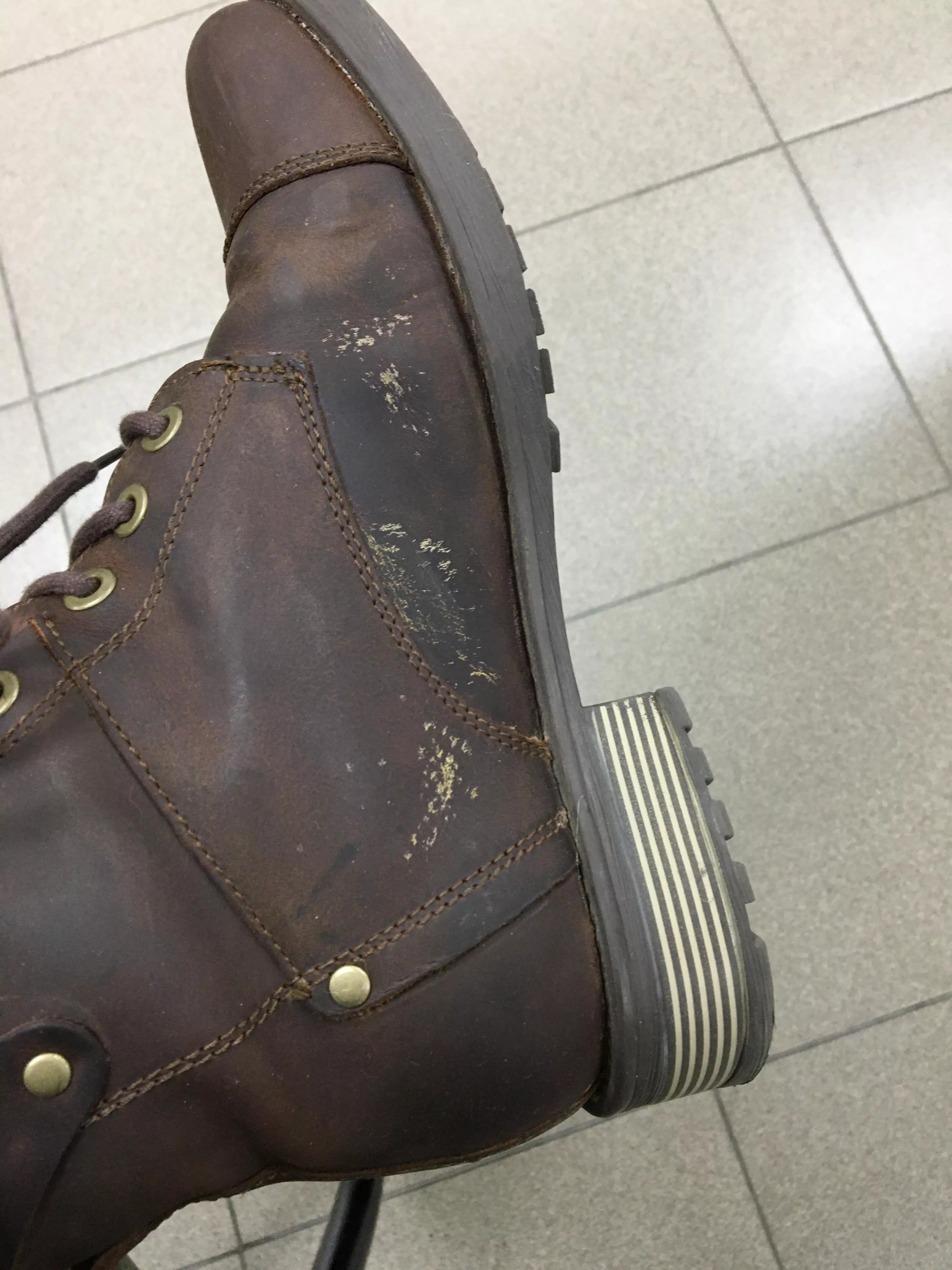 Dear community, my boots made with greased leather have this and I’ve already greased them yesterday, with this being already present before. Any ideas what is and how to fix it?