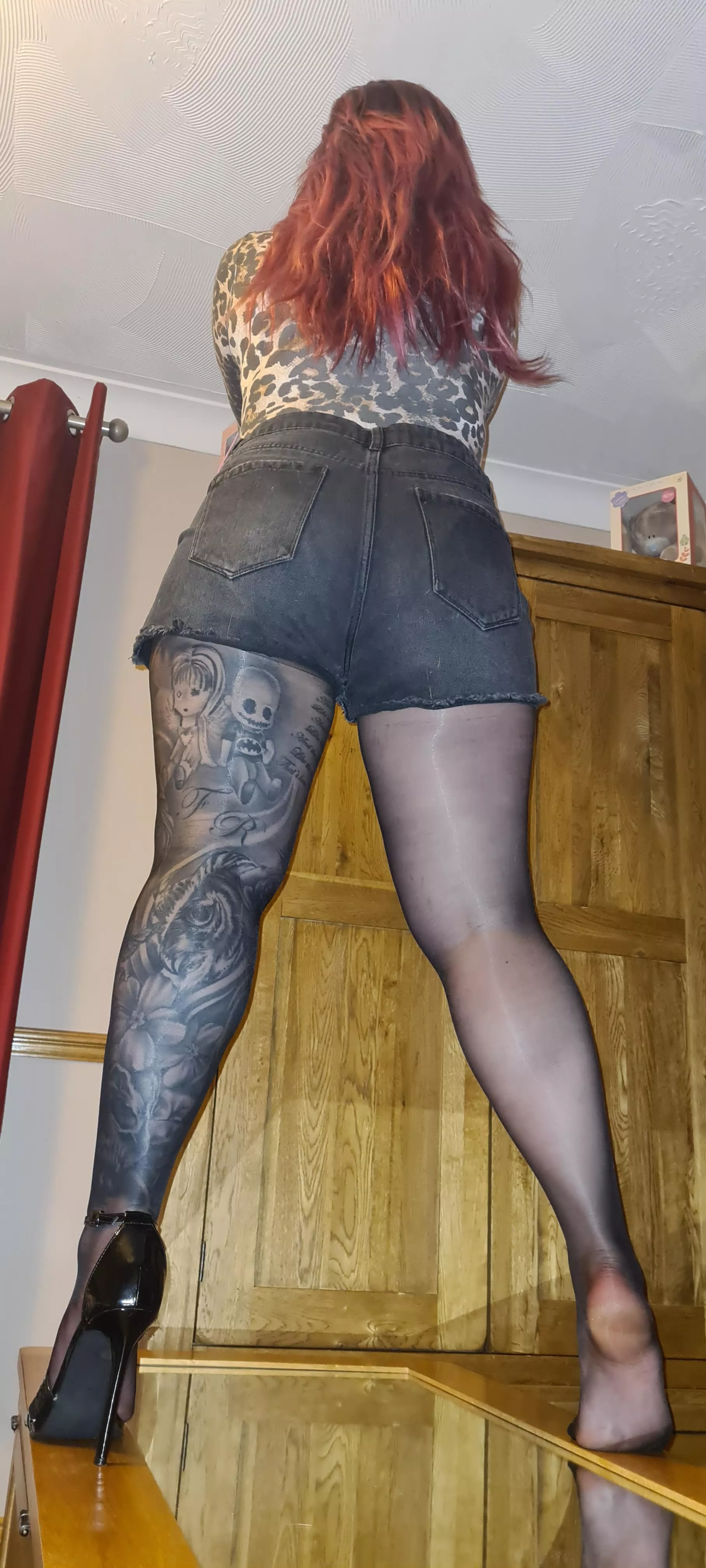 denims, nylons and heels ðŸ–¤