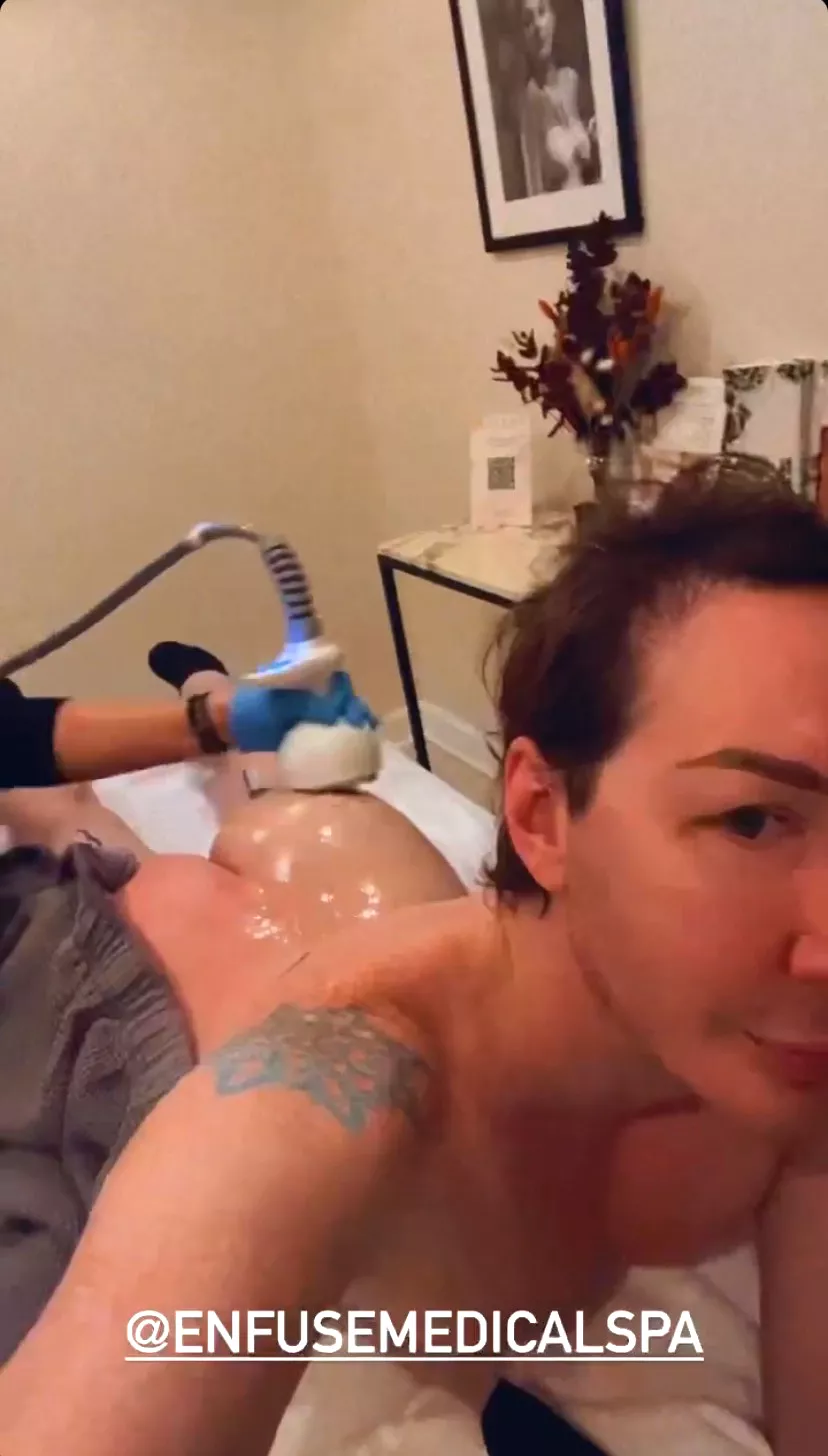 Detox's Lubed Up Ass