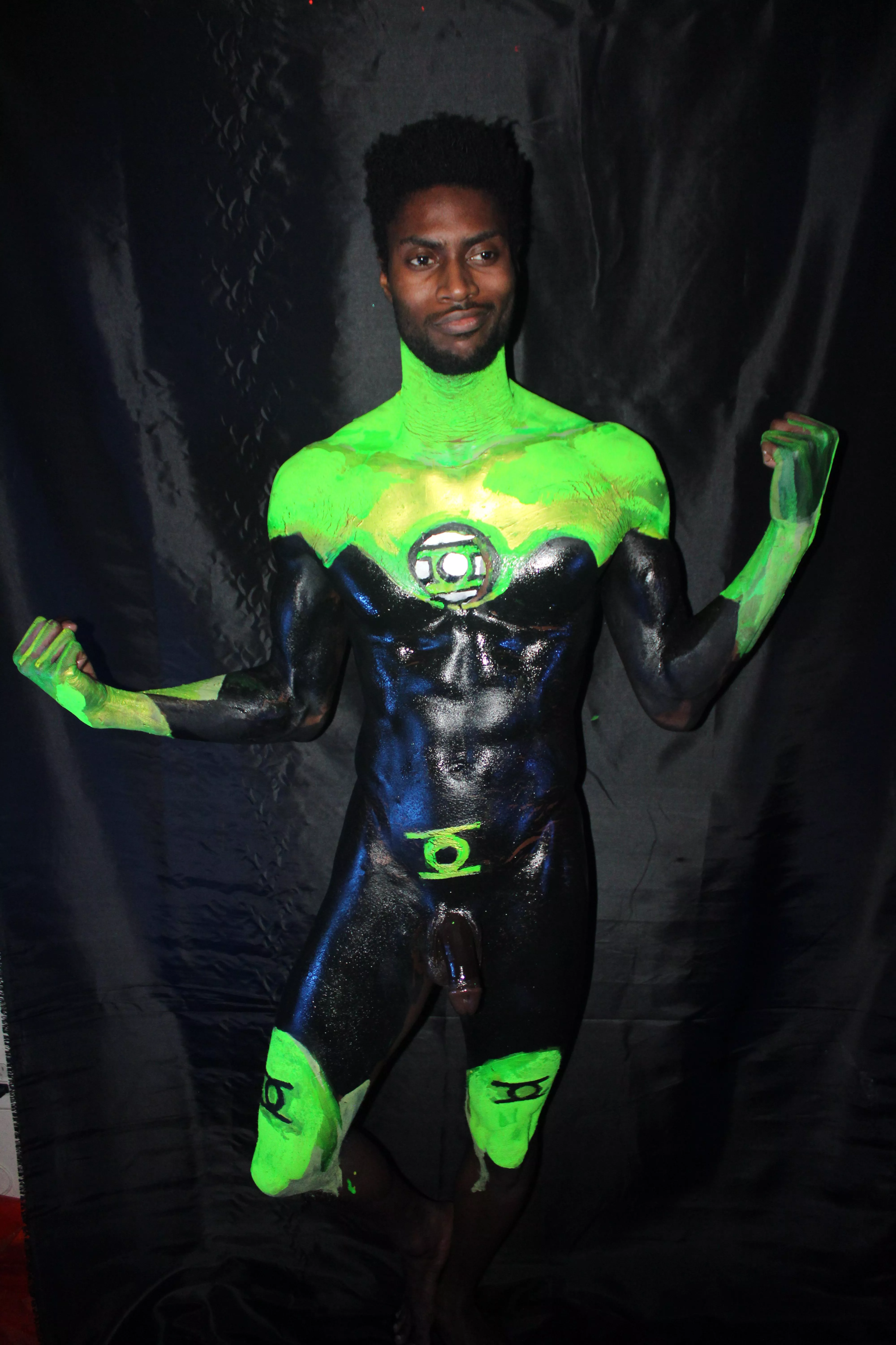 Did a pretty dope body paint session of Green Lantern!