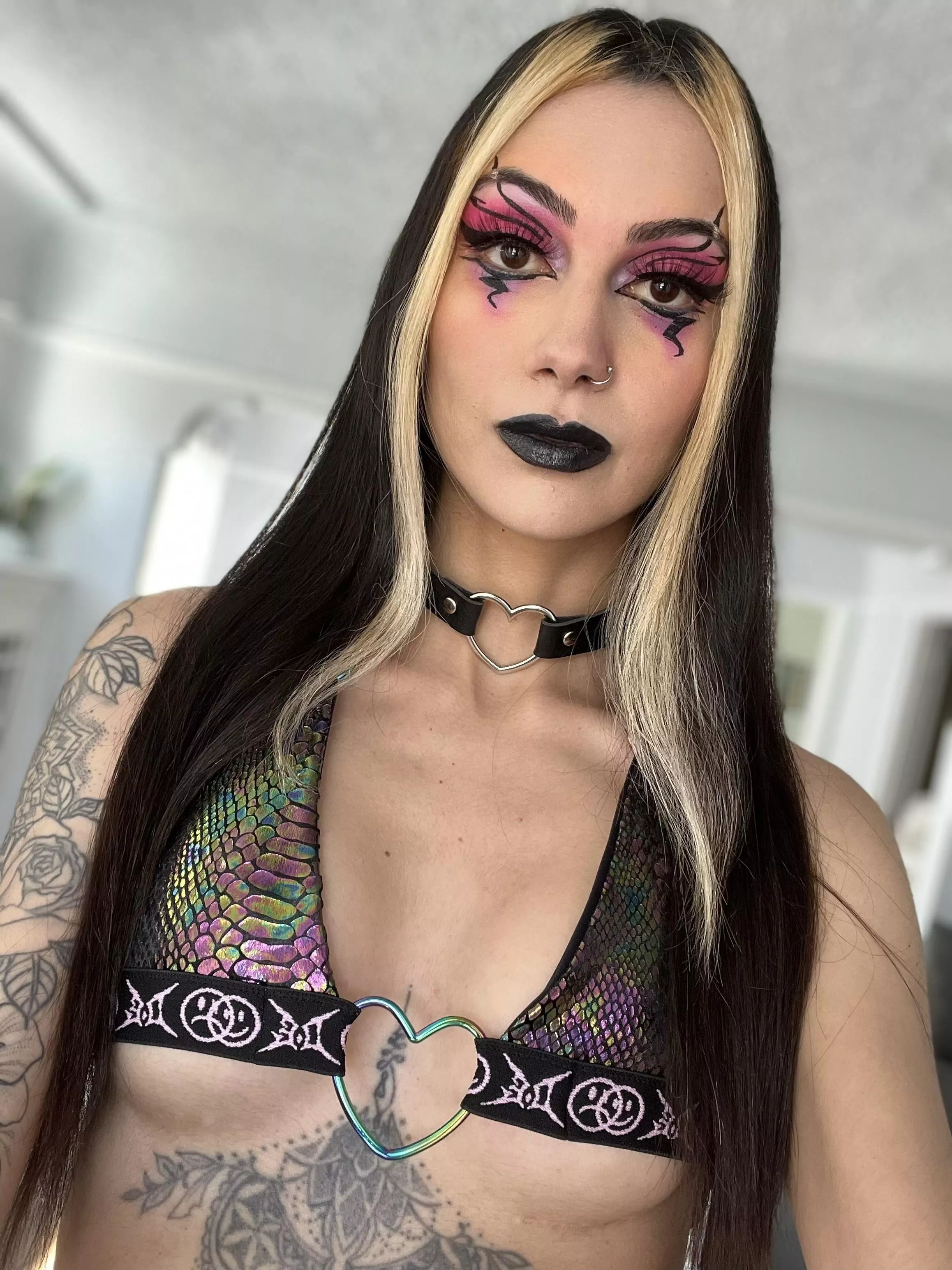 did an edgy makeup look🖤