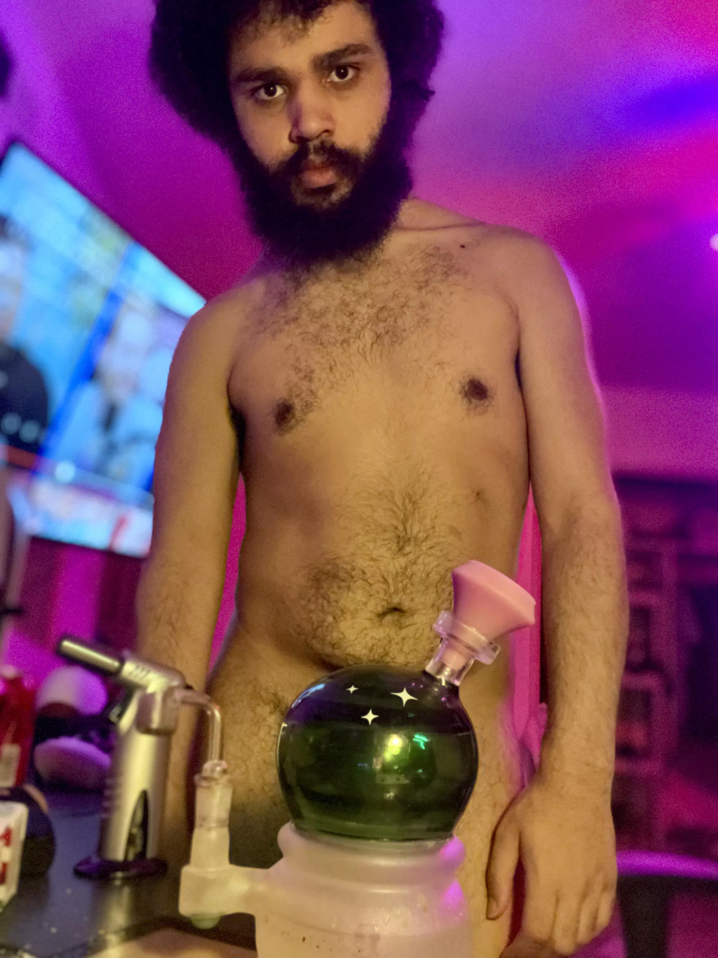 Disabled stoner nudist lol