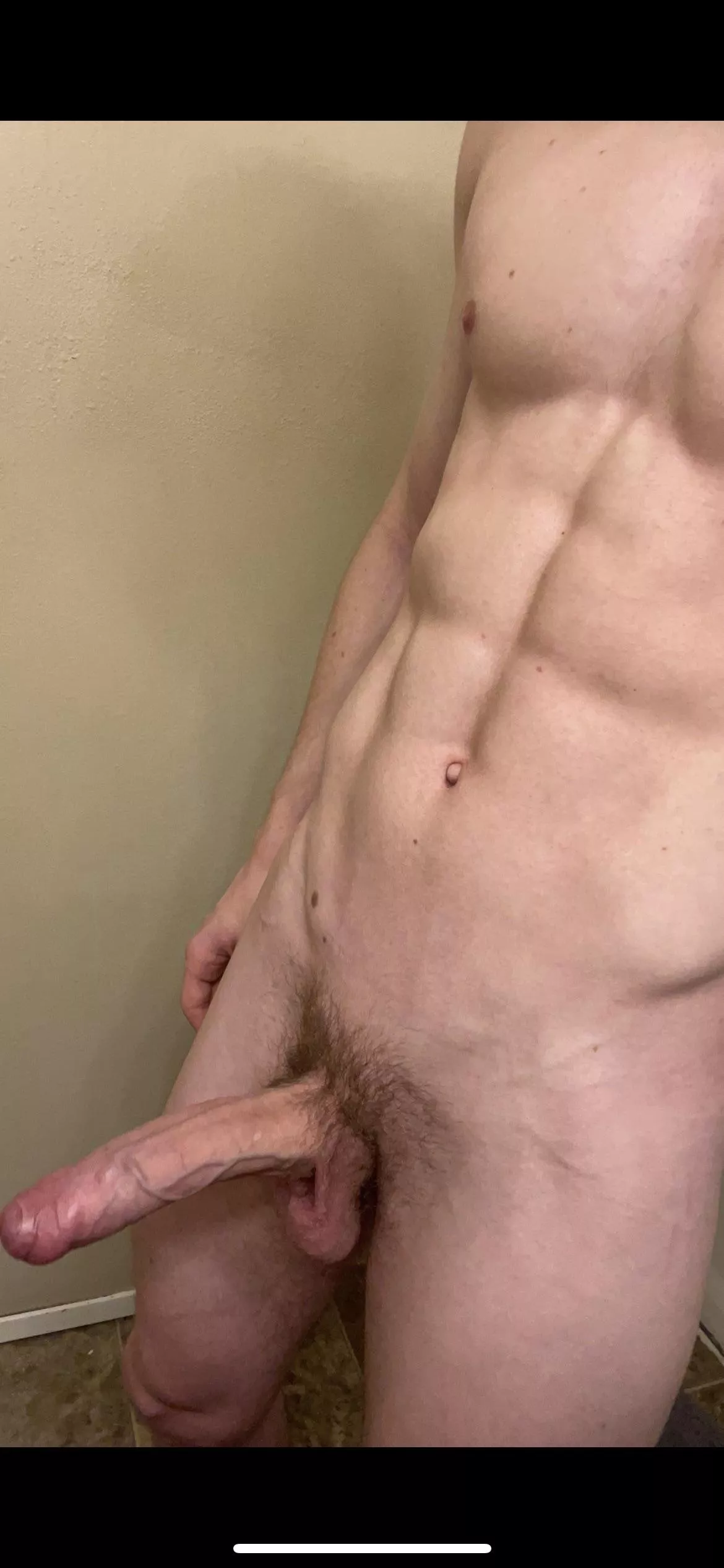 Dm me Iâ€™m looking for skinny thicc female or milf, Iâ€™m 18