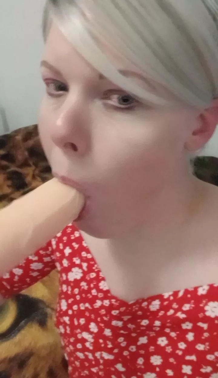 Do I look cute with dick in my mouth? 🙃