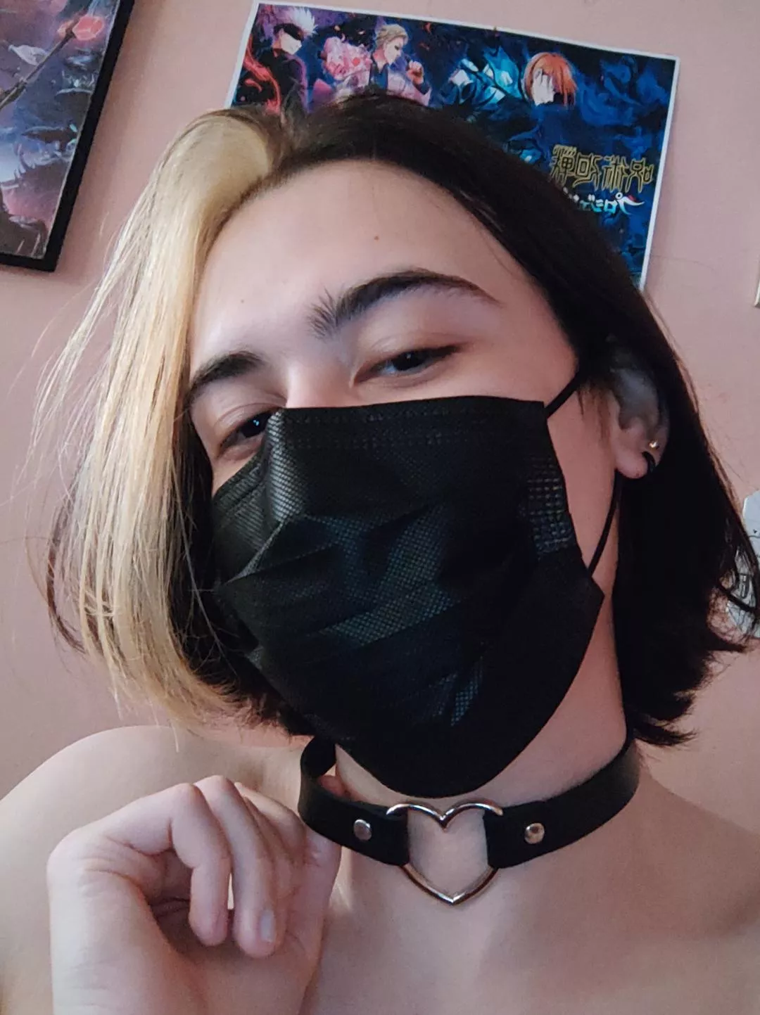 Do I look cute with my new choker?