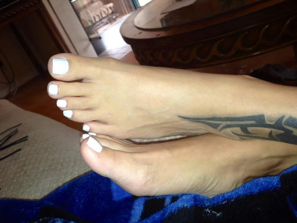 Do my 50 yo milf feet look tasty enough to lick