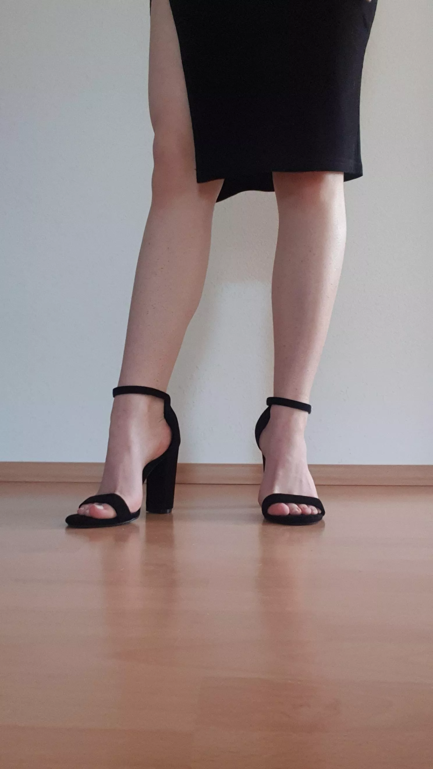 Do my feet look nice in these heels?