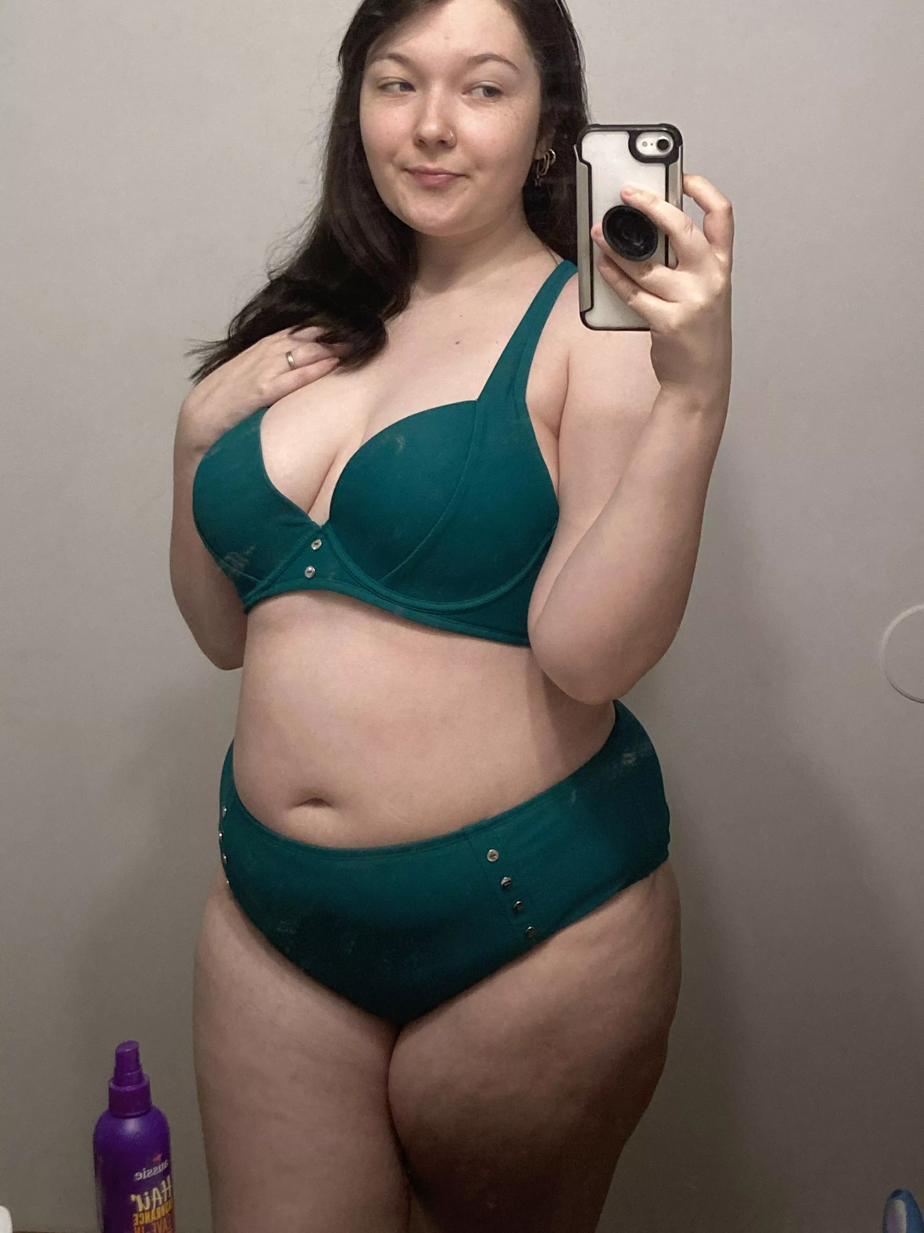 Do my tits look good in this swimsuit? (23F)