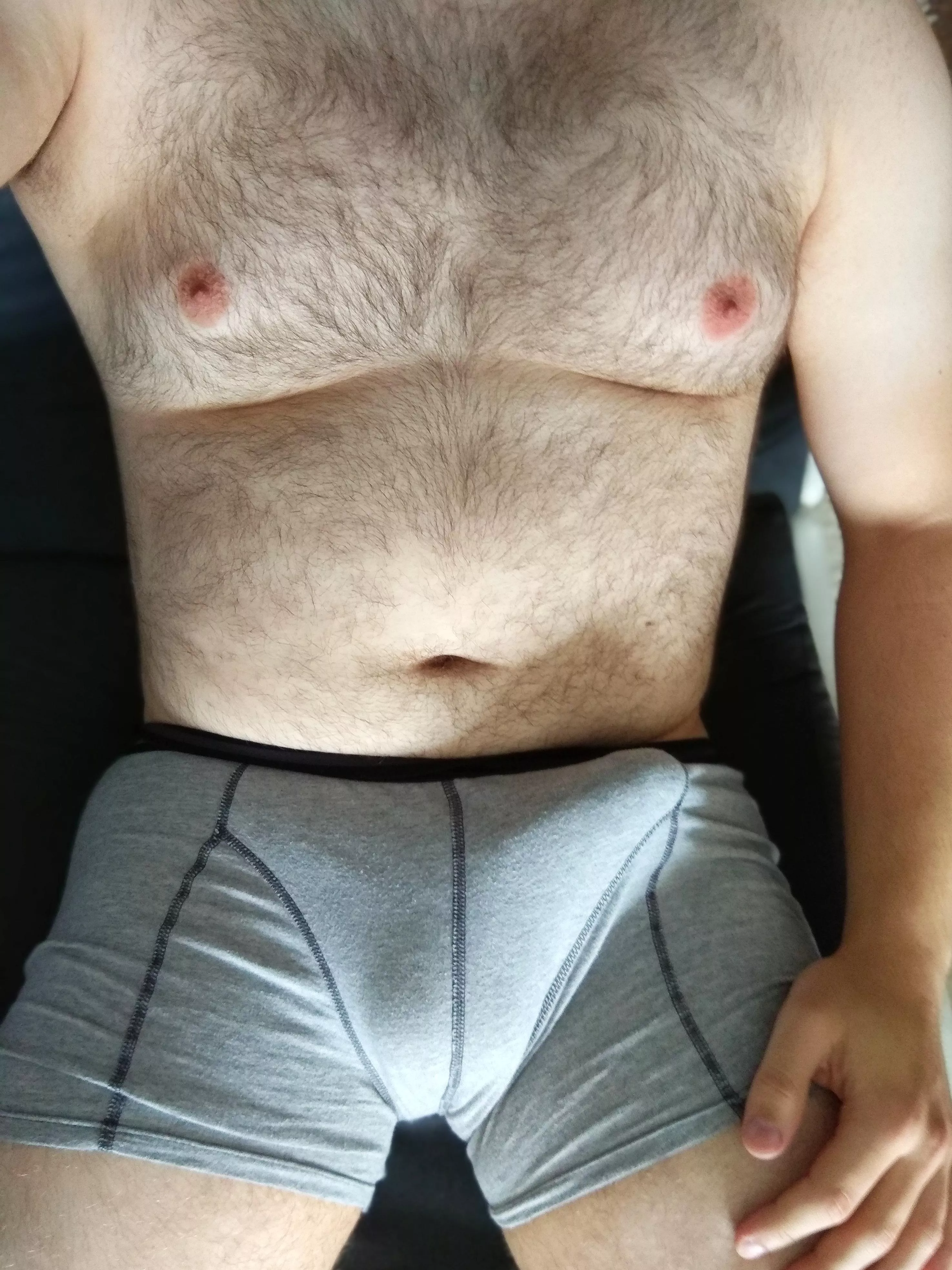 Do oyu like a big hairy guy with a big bulge?