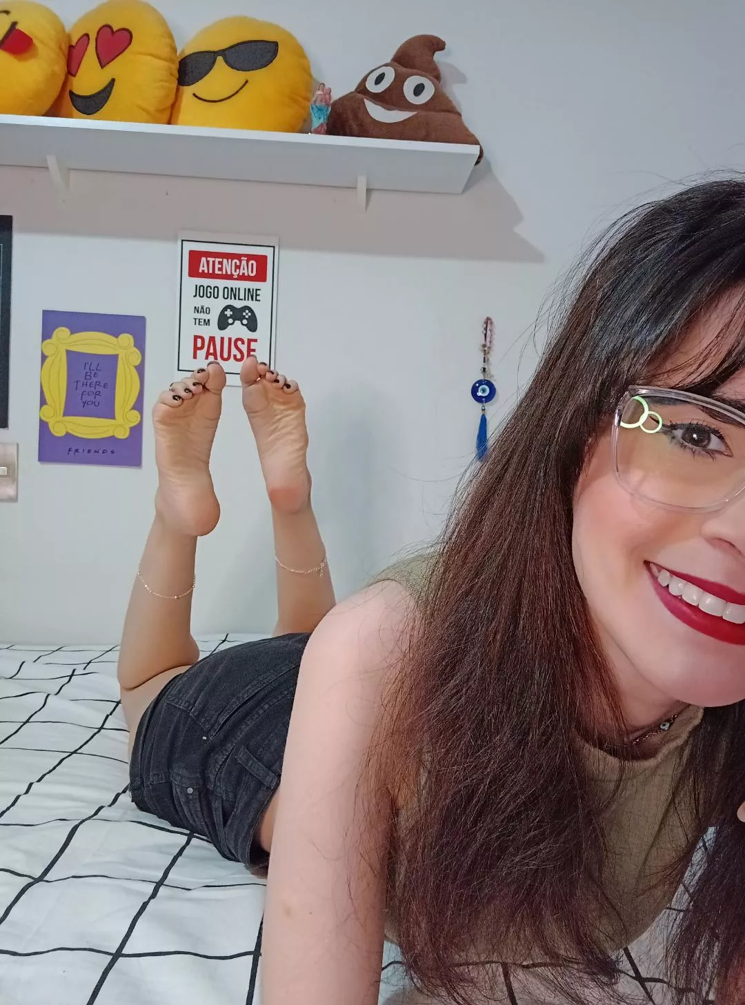 do u want to cum on my feet?