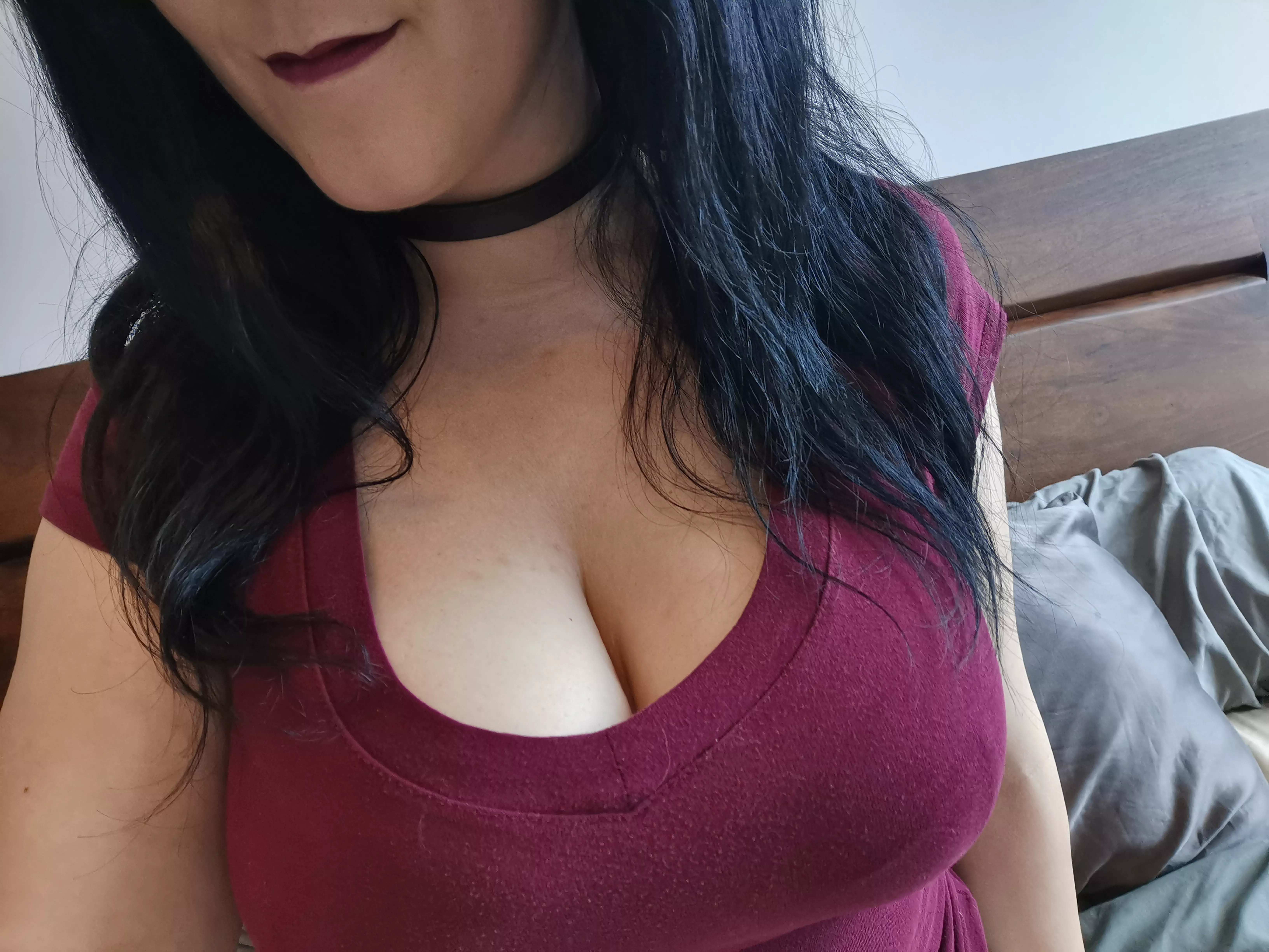 Do you like cheeky smiles with your cleavage?