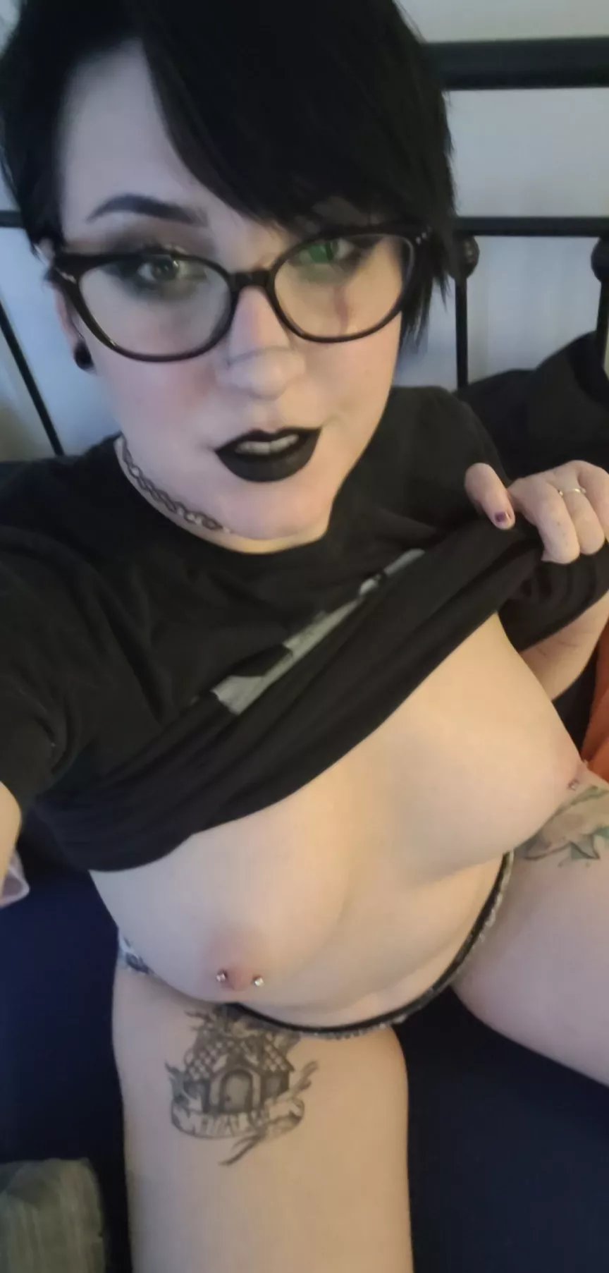 Do you like cute goth girls?