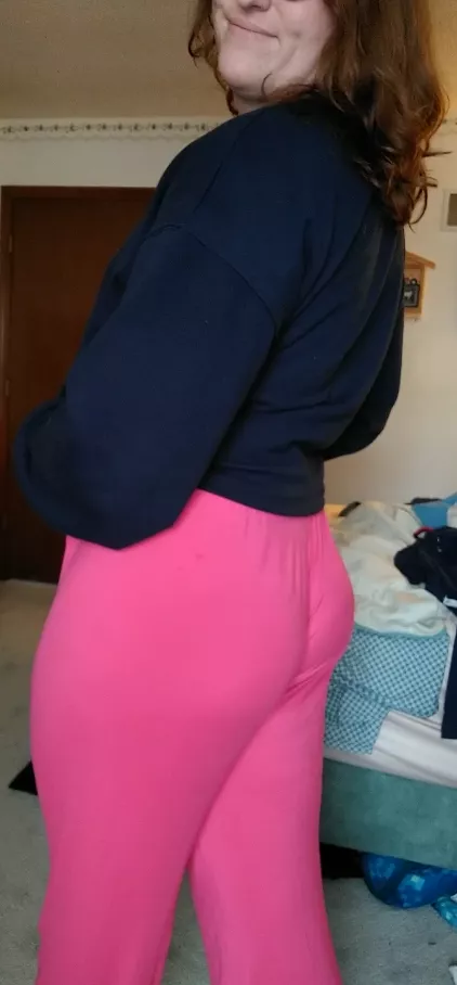 Do you like how my butt looks in these pants? 6'4 btw [T]