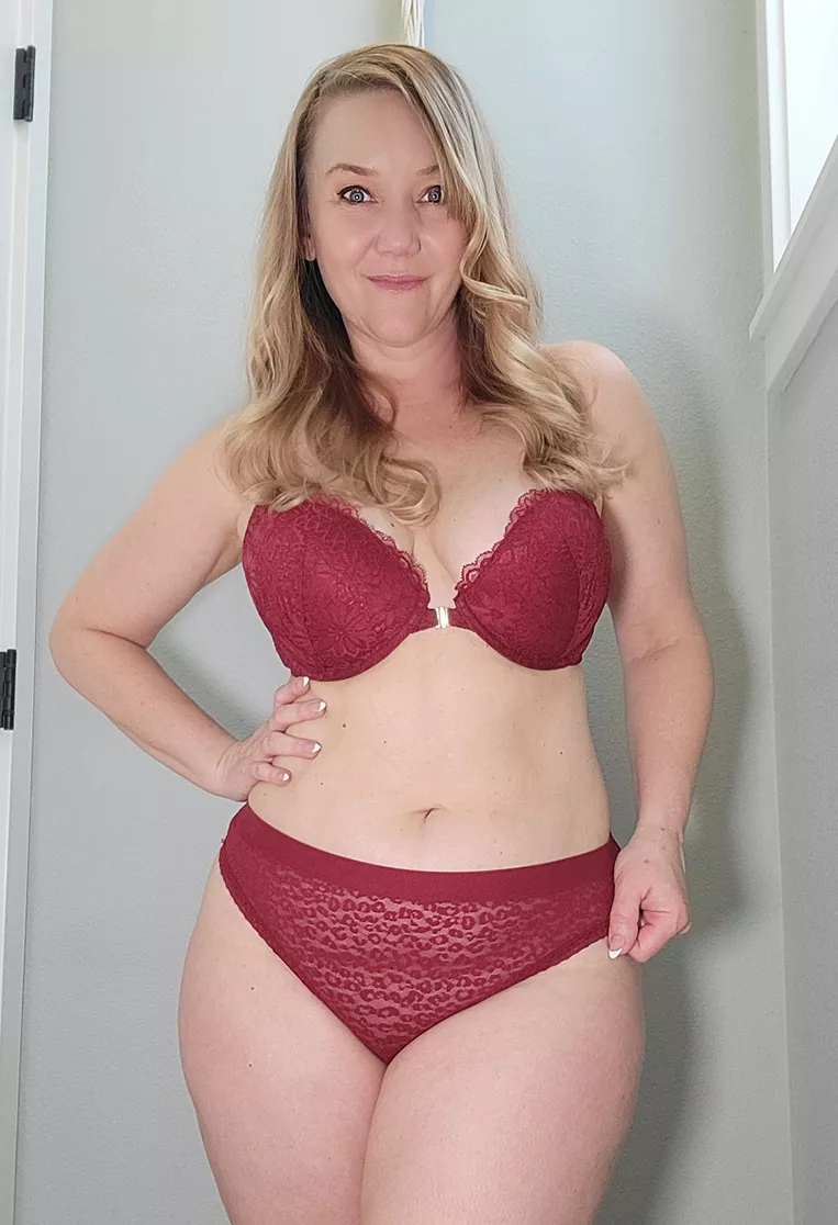 Do you like Milfs in lace? [F48]