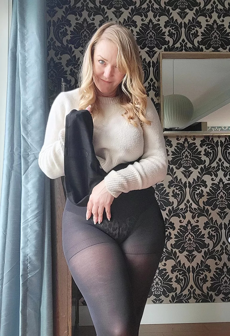 Do you like Milfs in nylons? [F48]