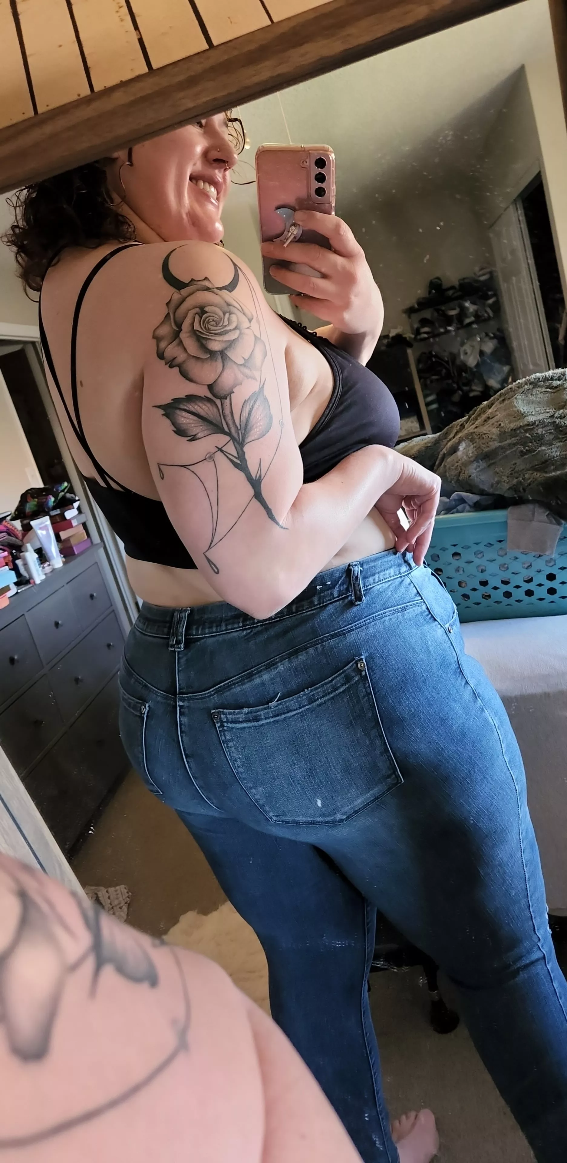 Do you like my ass in these jeans? 👖🍑 [f]