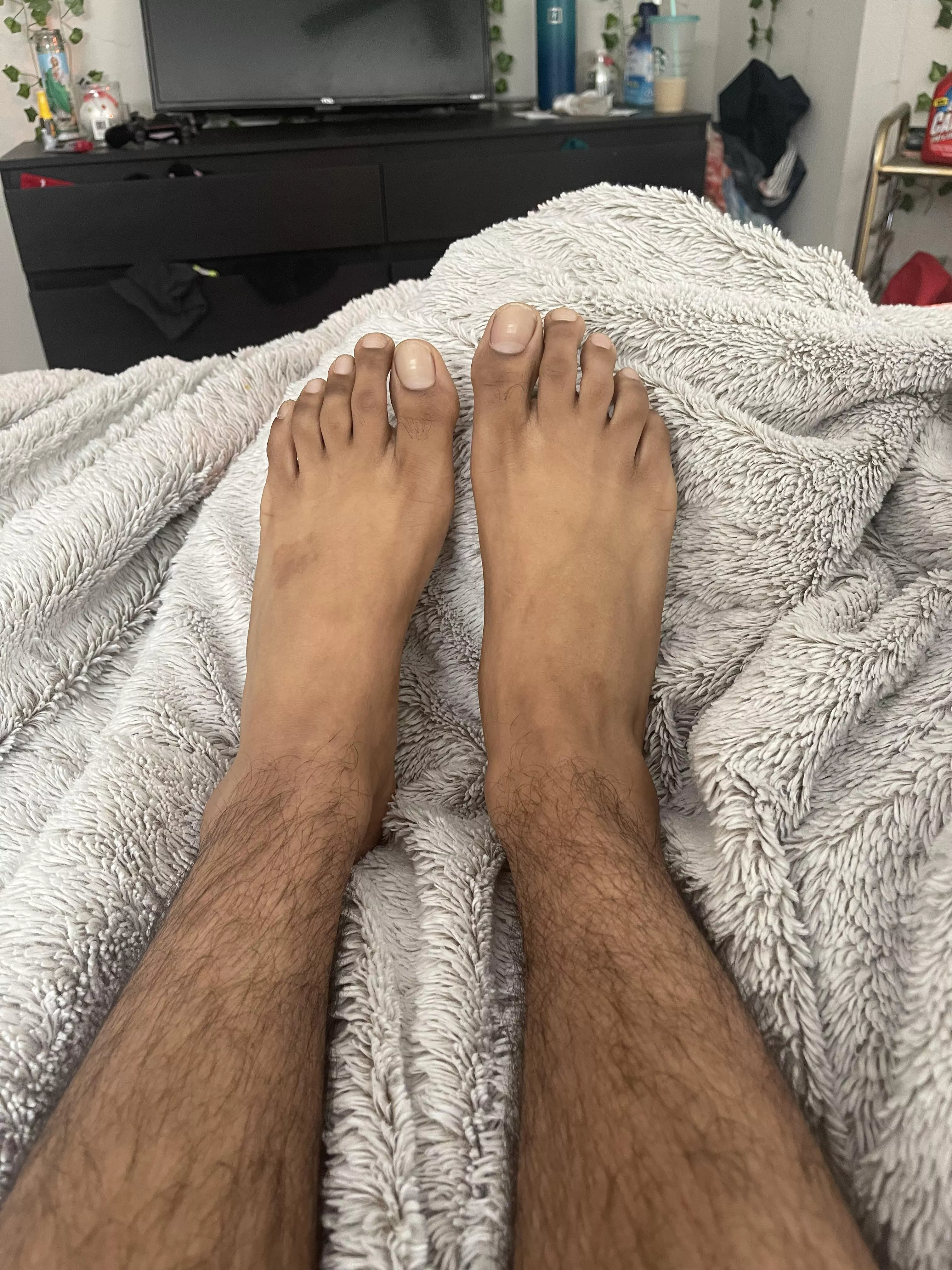 Do you like my bare feet? Dm me