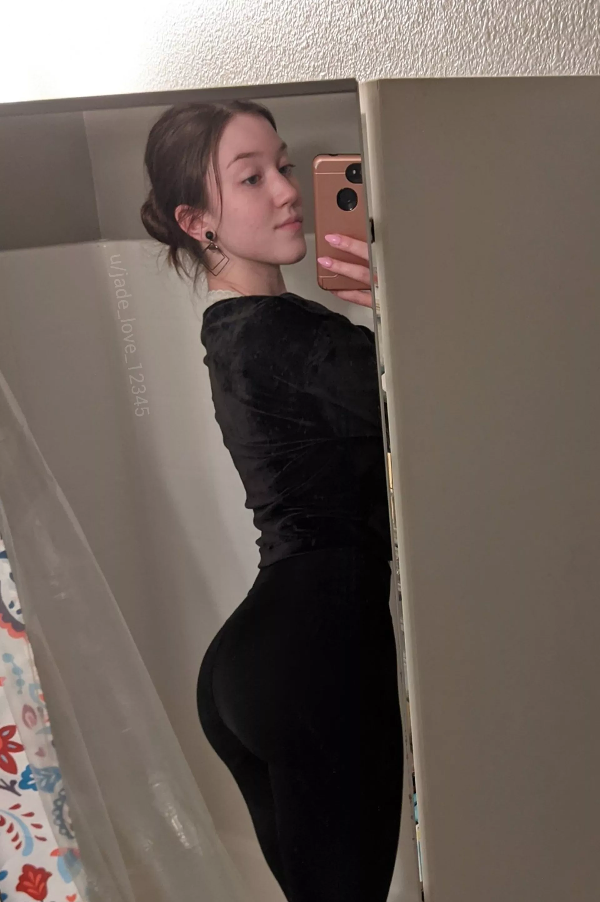 Do you like my booty in yoga pants?