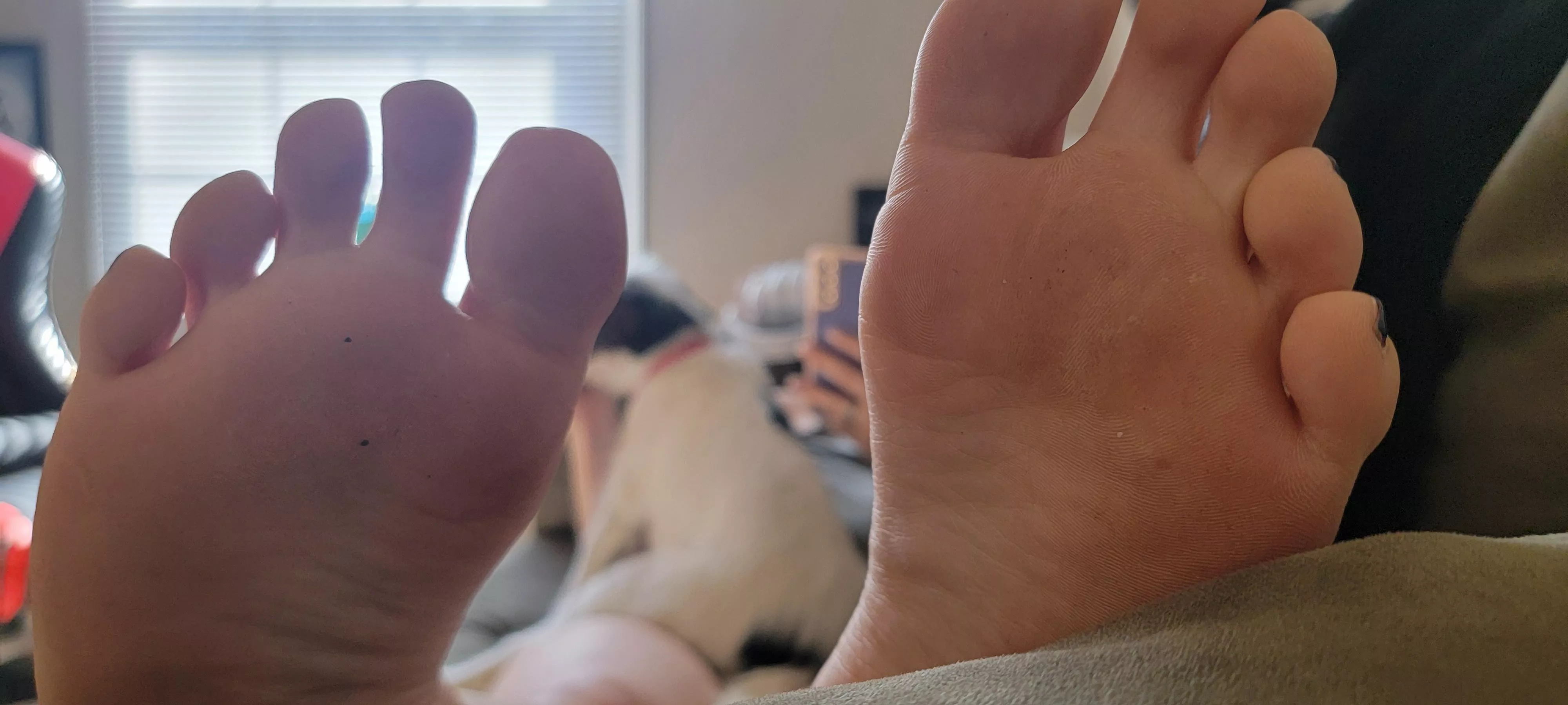 Do you like my dirty soles?