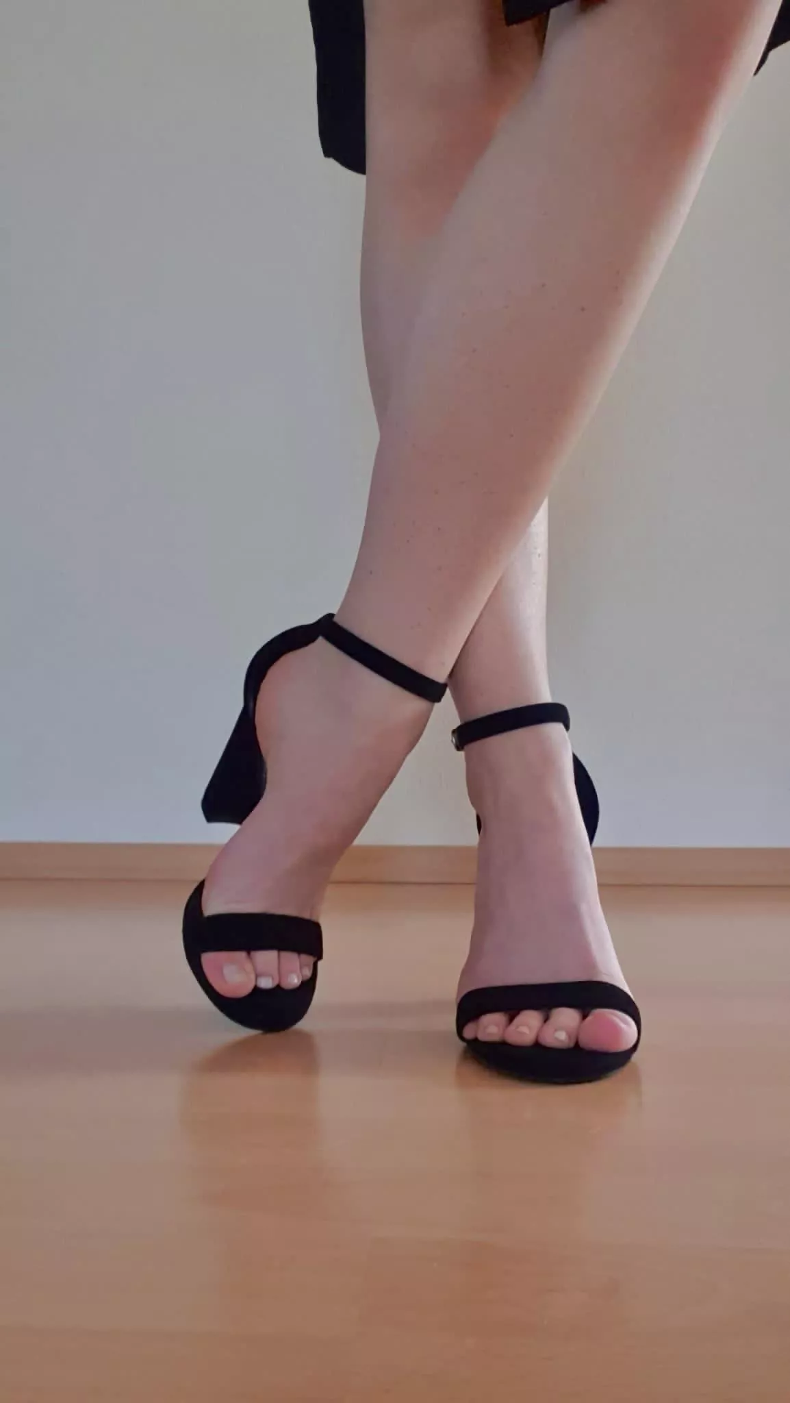 Do you like my heels? ðŸ’• (F19)