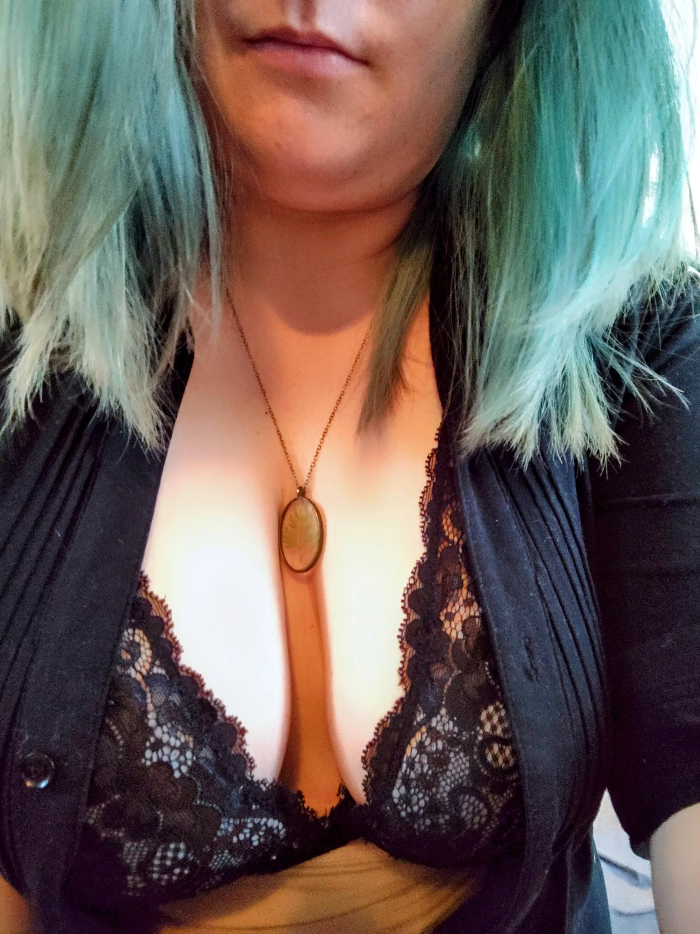 Do you like my necklace ? 🤔