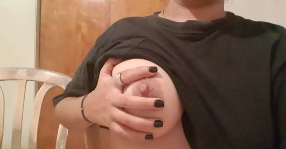 Do you like my nipple? wanna see more? JOI, COCK RATES, SEXTING, CAM2CAM, GFE, SEX TAPES [Selling] / KIK BigBooobs015