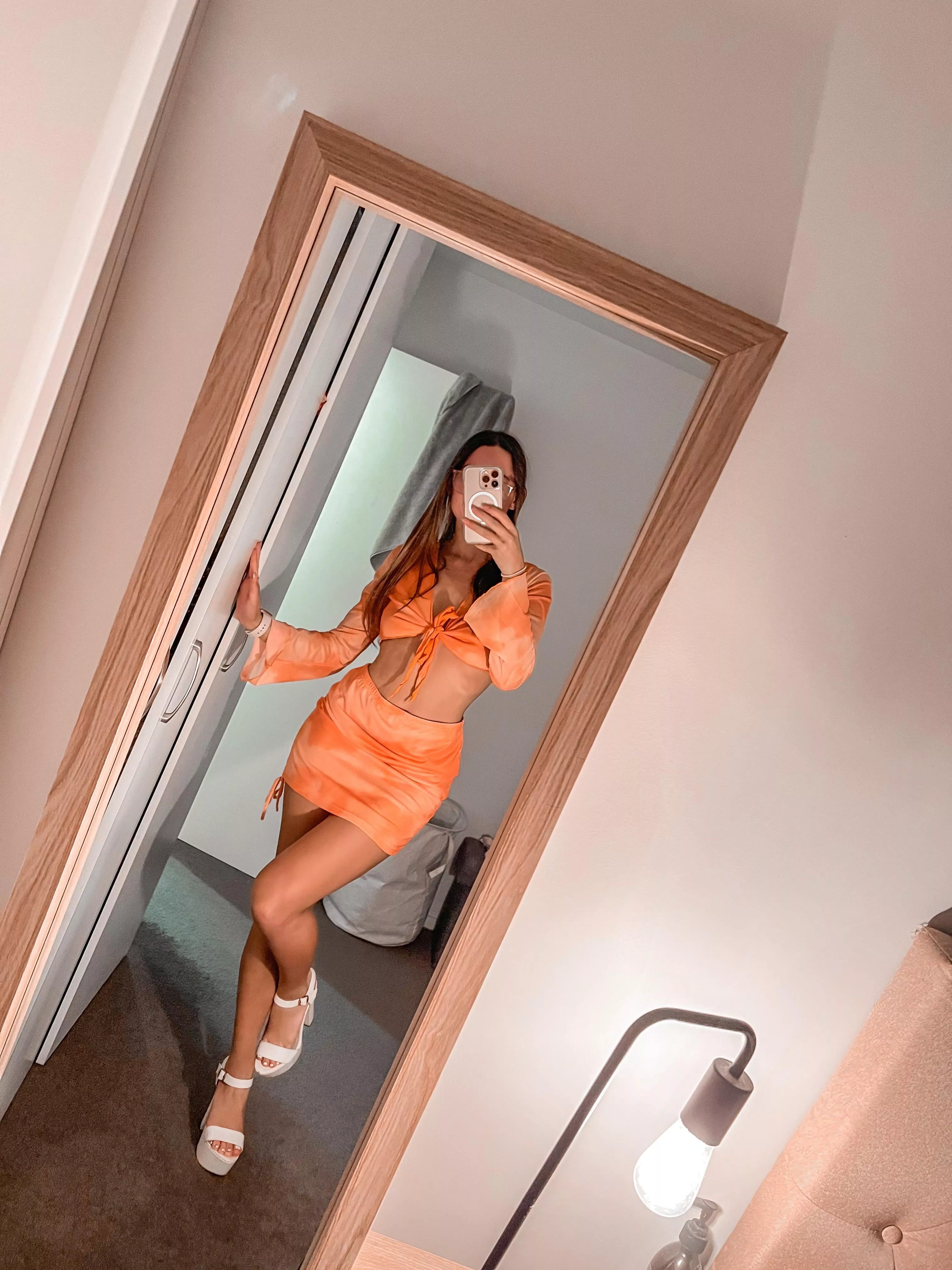 Do you like my outfit? 🧡