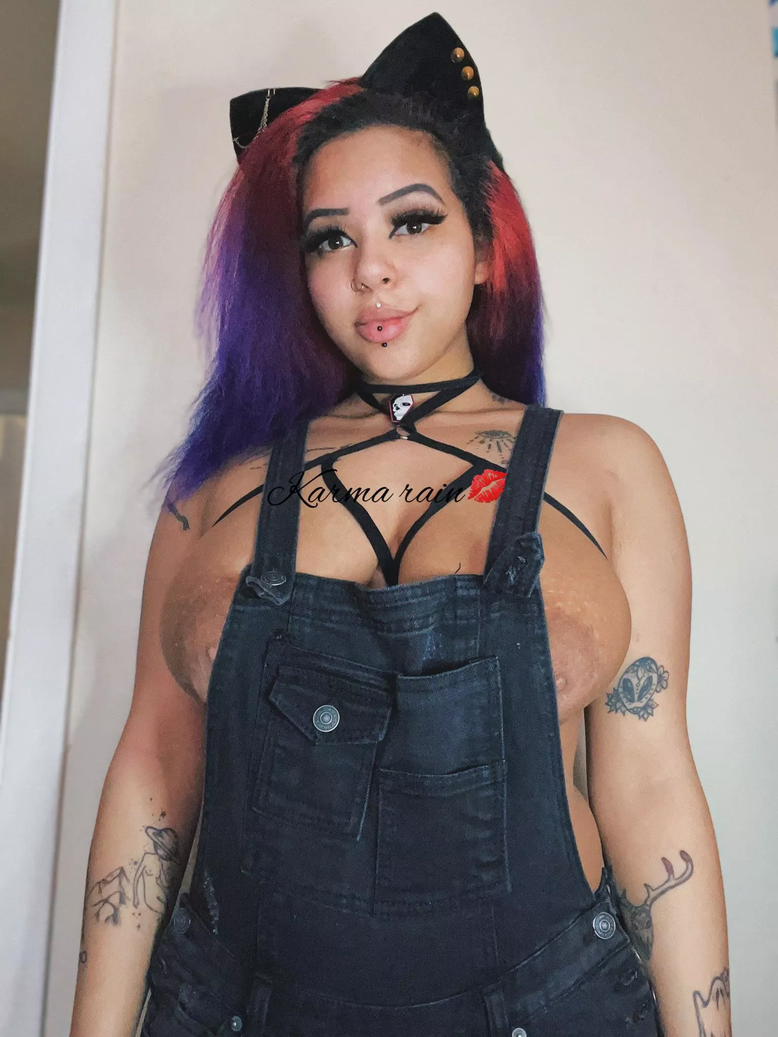 Do you like my overalls?ðŸ™ˆðŸ–¤