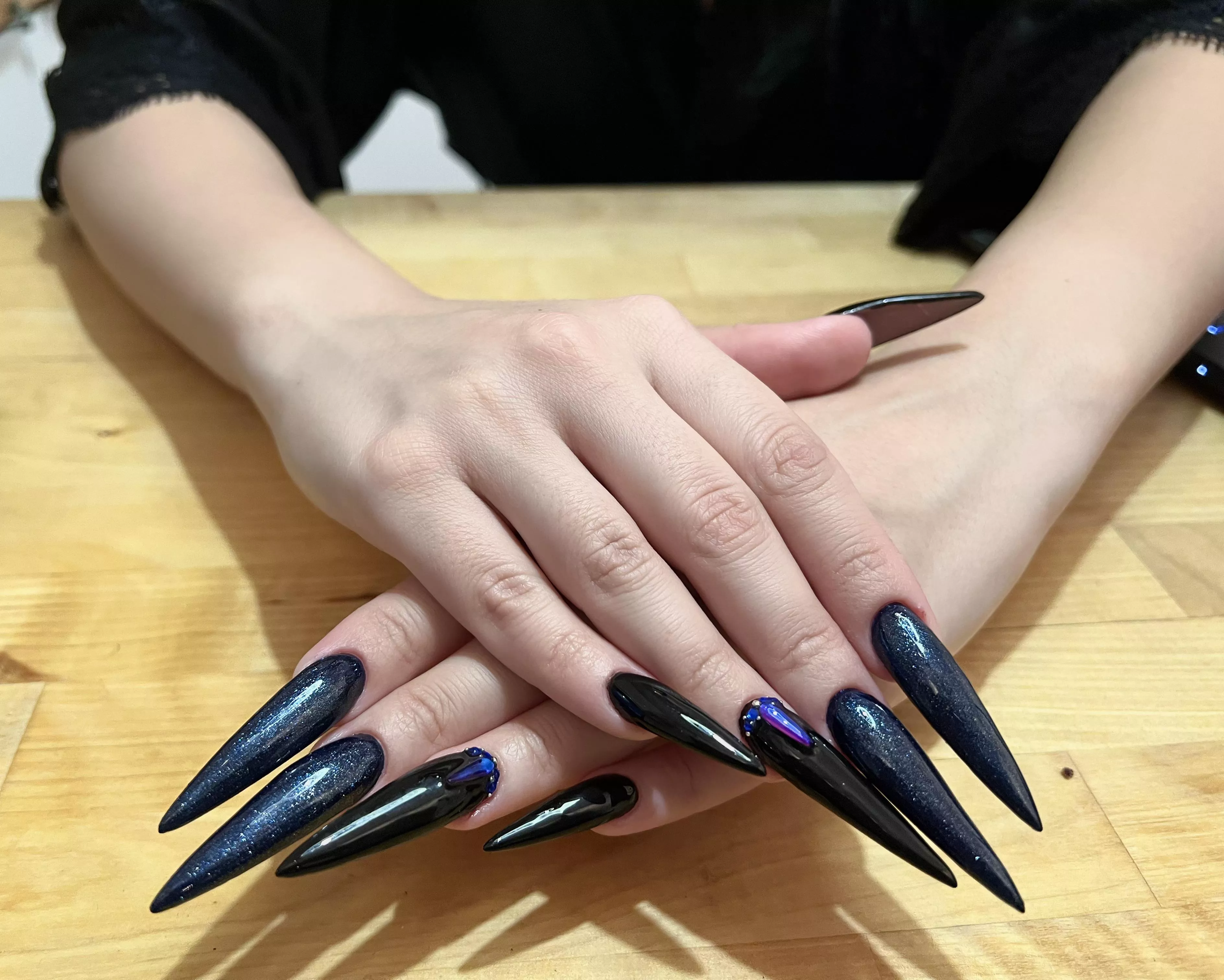 Do you like my sharp long nails? ðŸ–¤