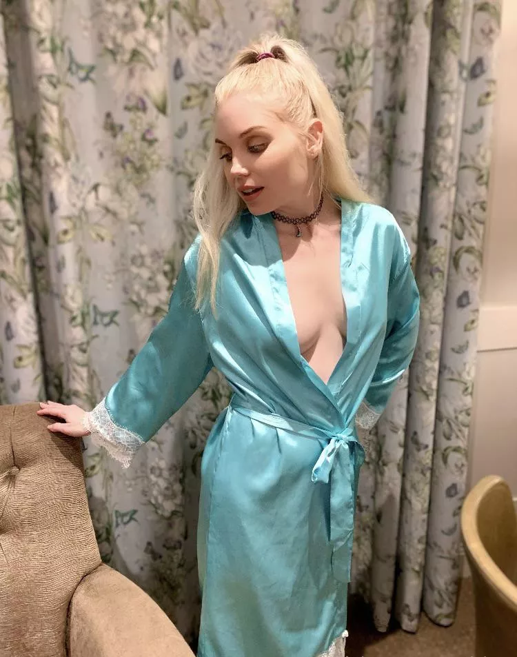 Do you like my silky robe ?