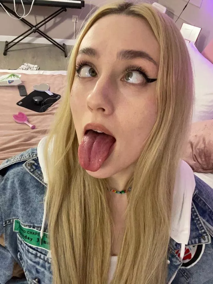 Do you like my slutty ahegao face?