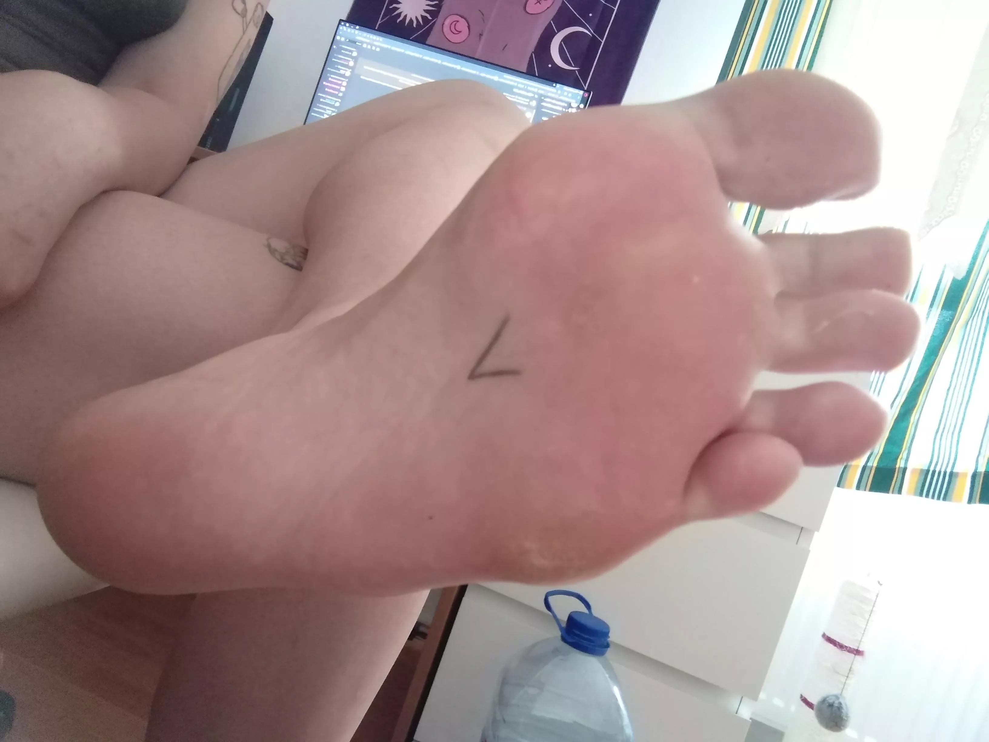 Do you like my toes spread, would u lick inbetween them? [oc] [f]