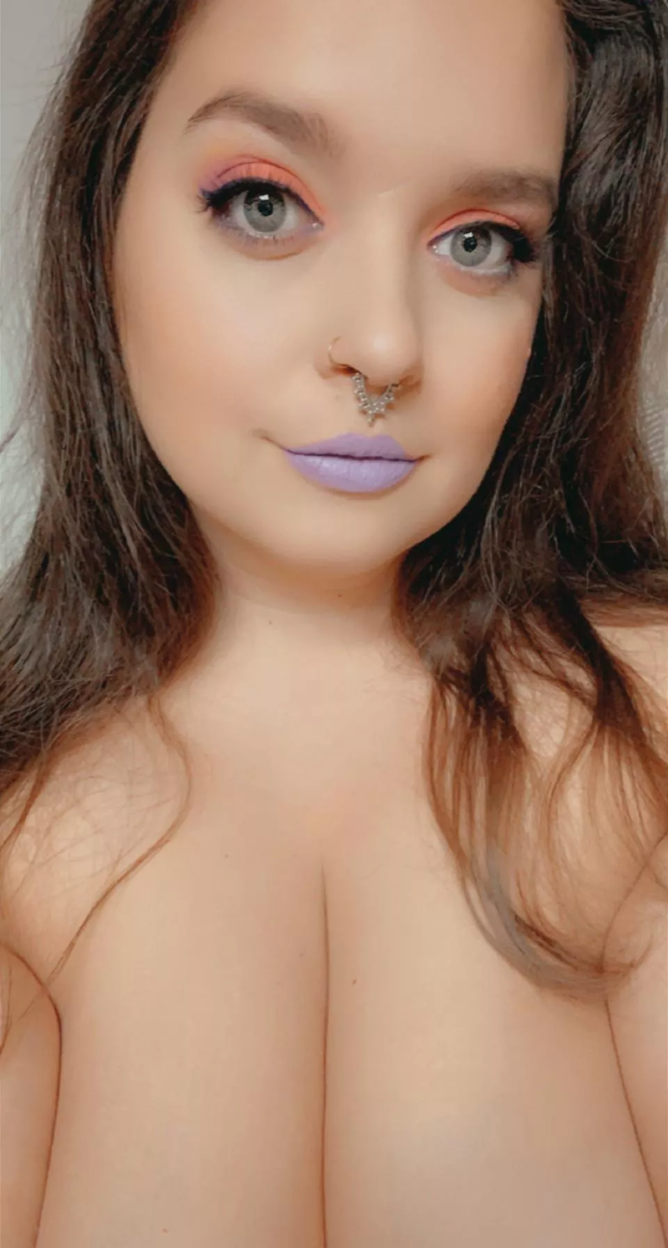 Do you like purple lipstick too?