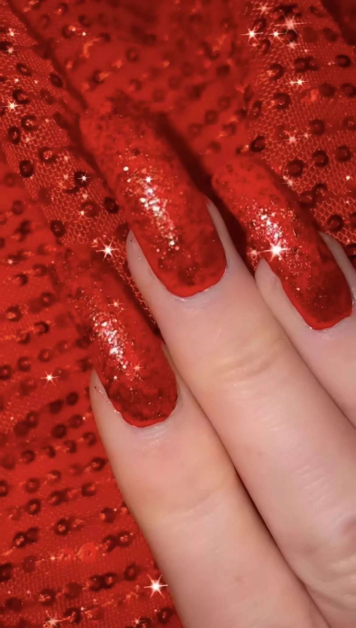 Do you like red nails baby ?